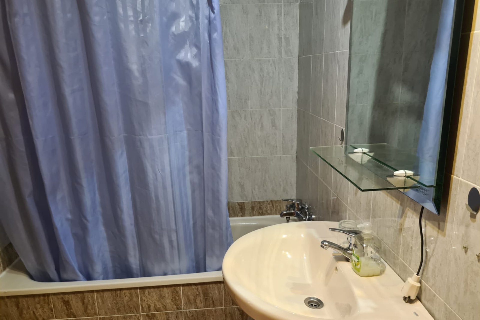 Alquiler corta estancia - Apartamento / piso -
Albir