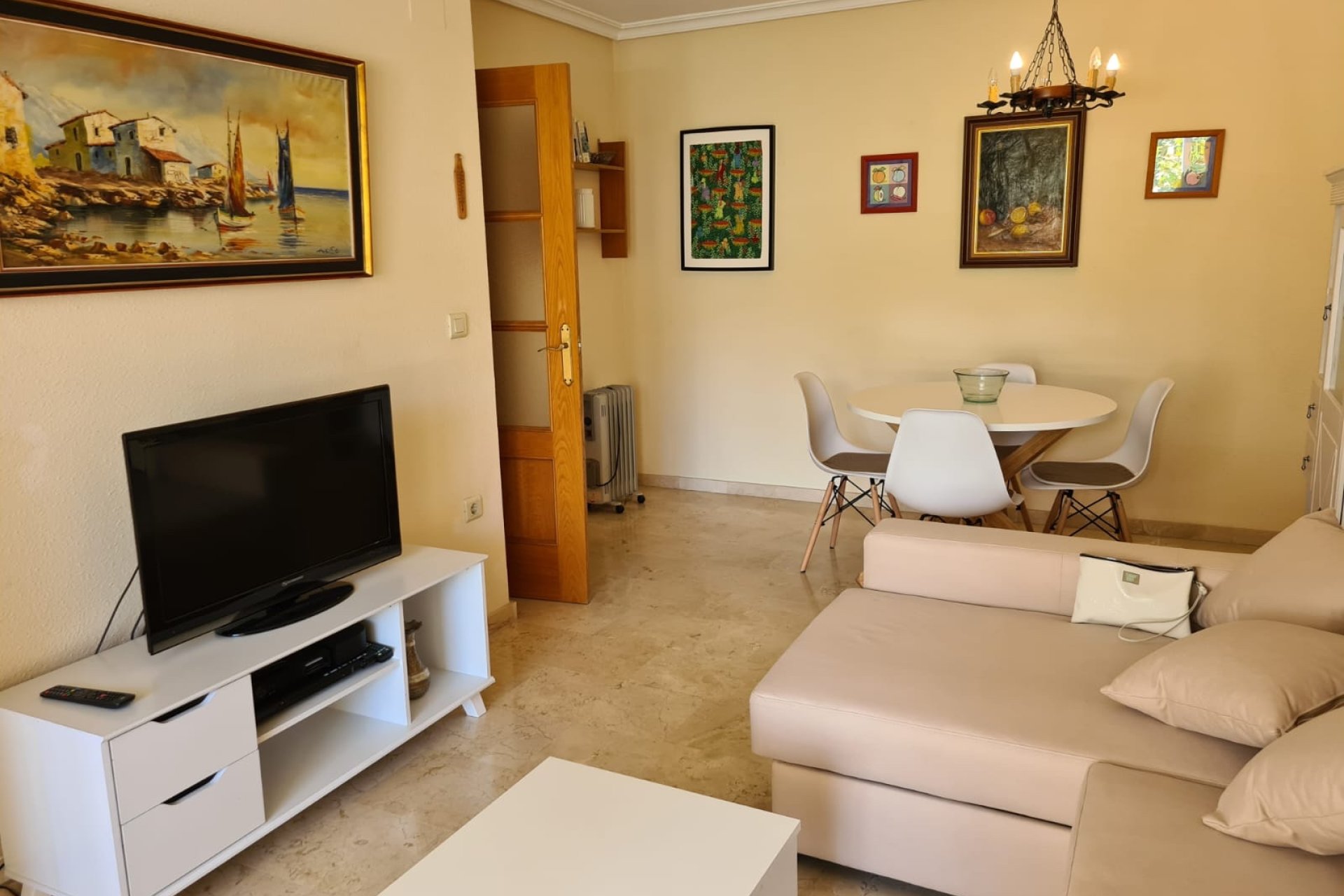 Alquiler corta estancia - Apartamento / piso -
Albir