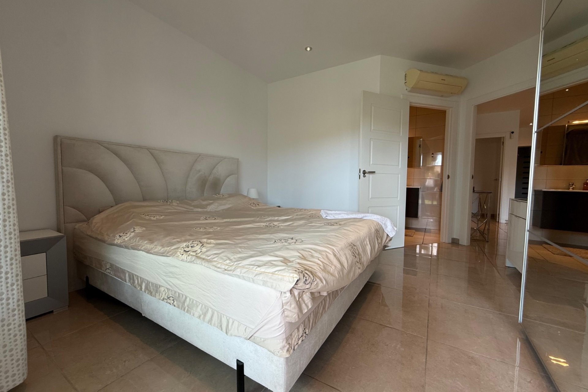 Alquiler corta estancia - Apartamento / piso -
Albir