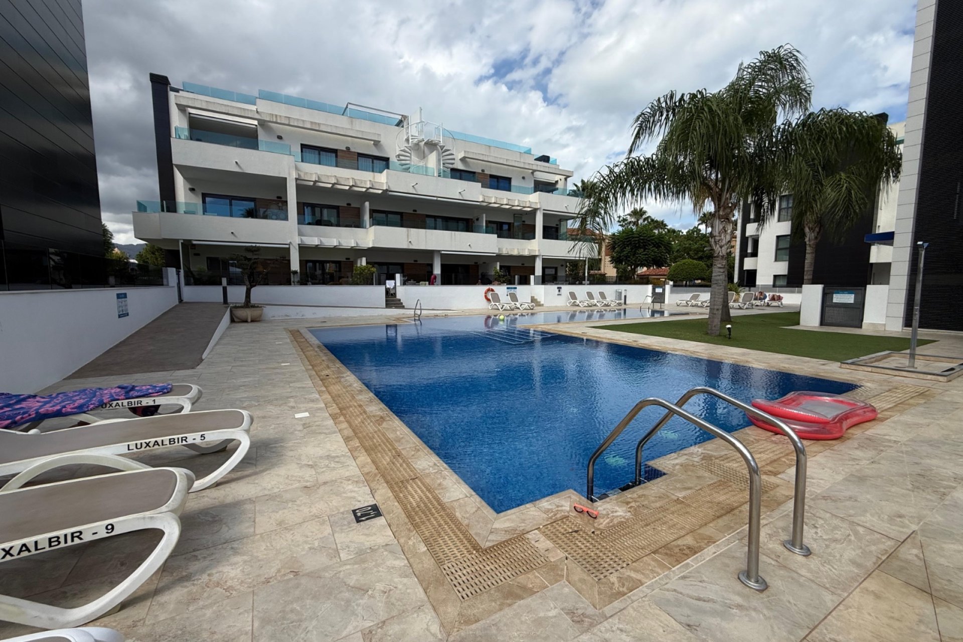 Alquiler corta estancia - Apartamento / piso -
Albir