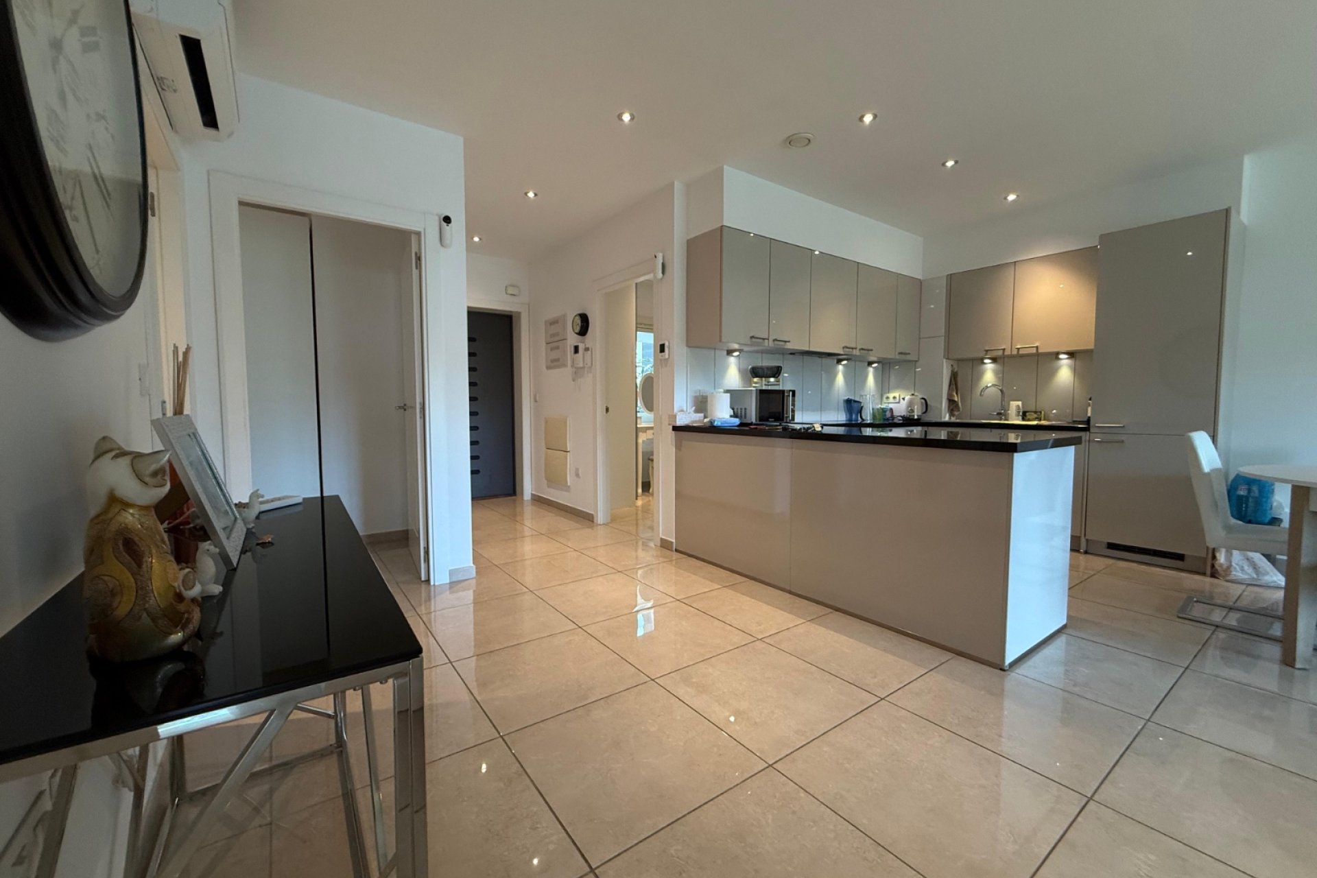 Alquiler corta estancia - Apartamento / piso -
Albir