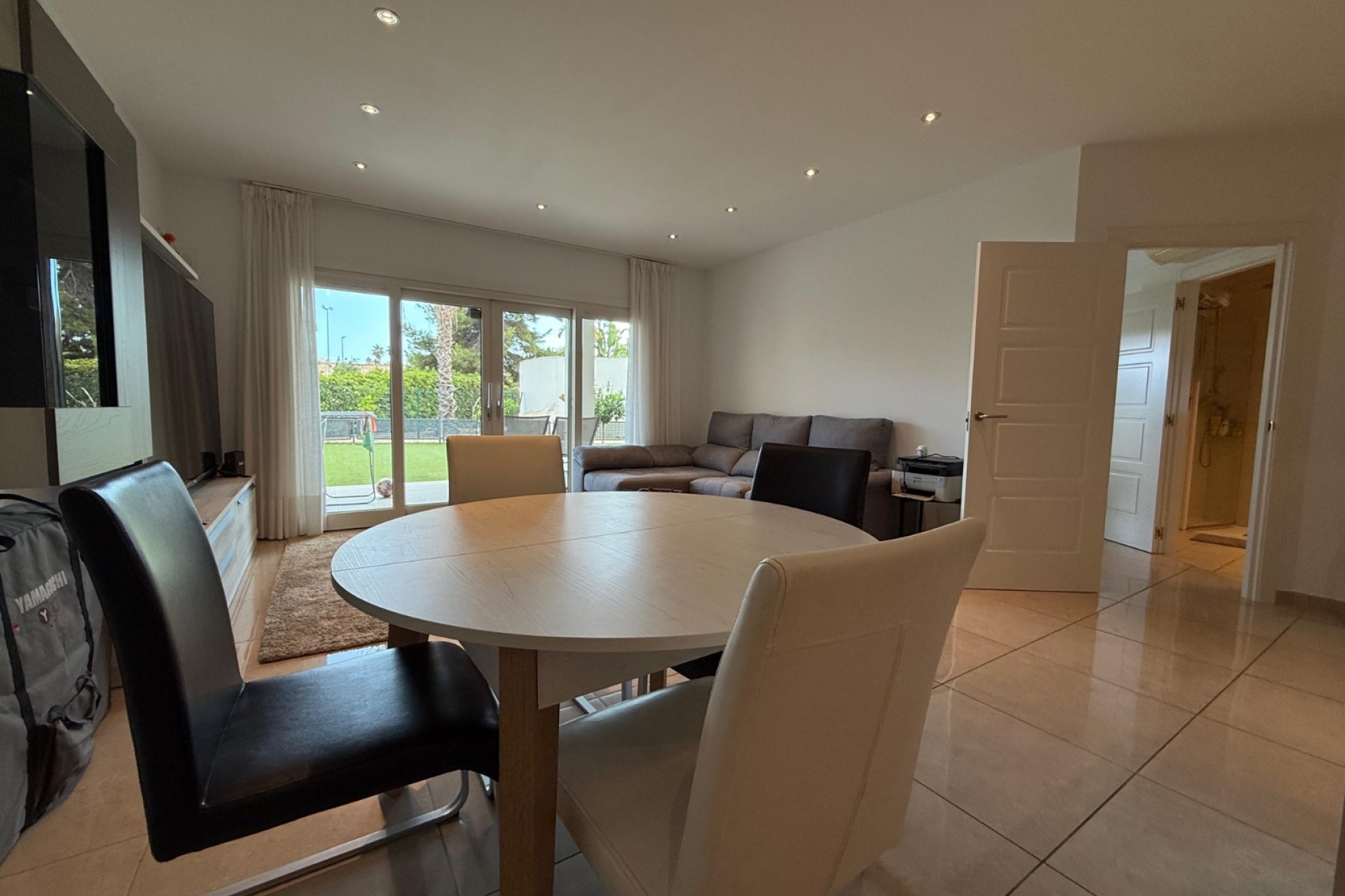 Alquiler corta estancia - Apartamento / piso -
Albir