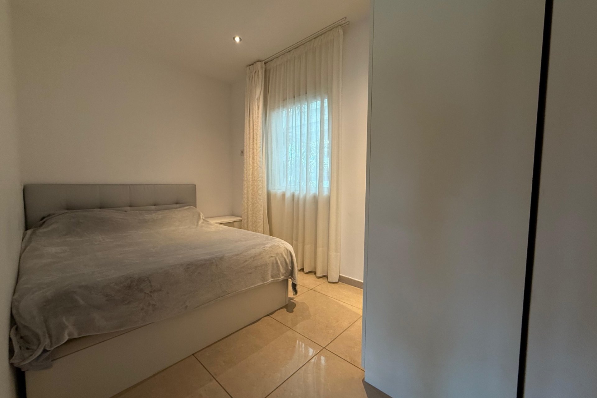 Alquiler corta estancia - Apartamento / piso -
Albir