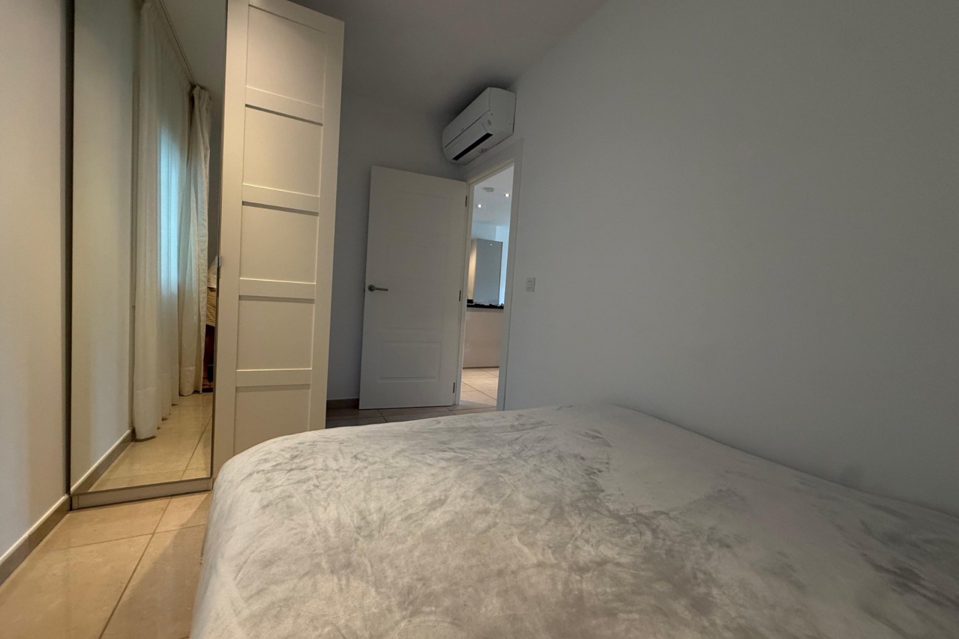 Alquiler corta estancia - Apartamento / piso -
Albir