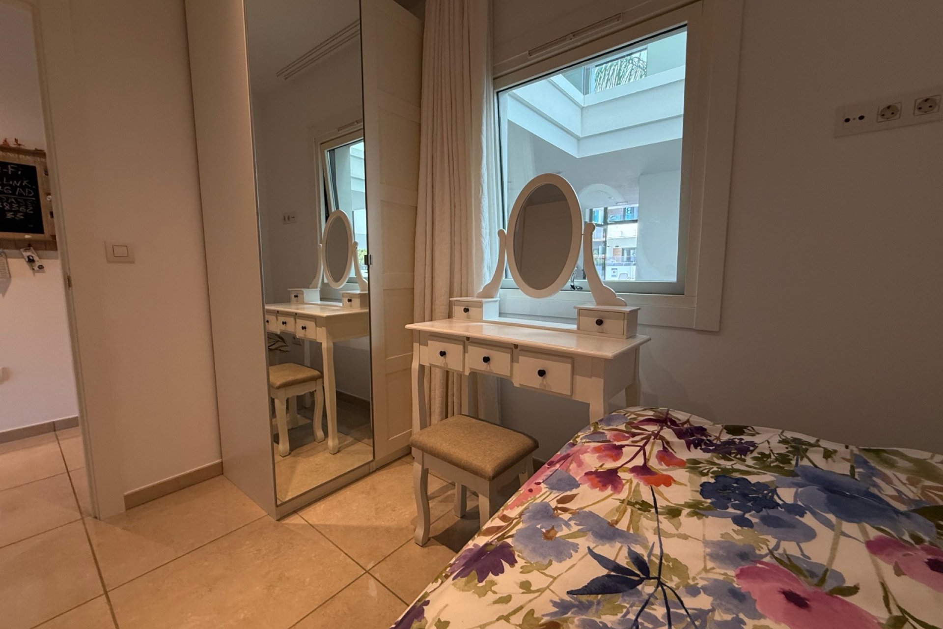 Alquiler corta estancia - Apartamento / piso -
Albir