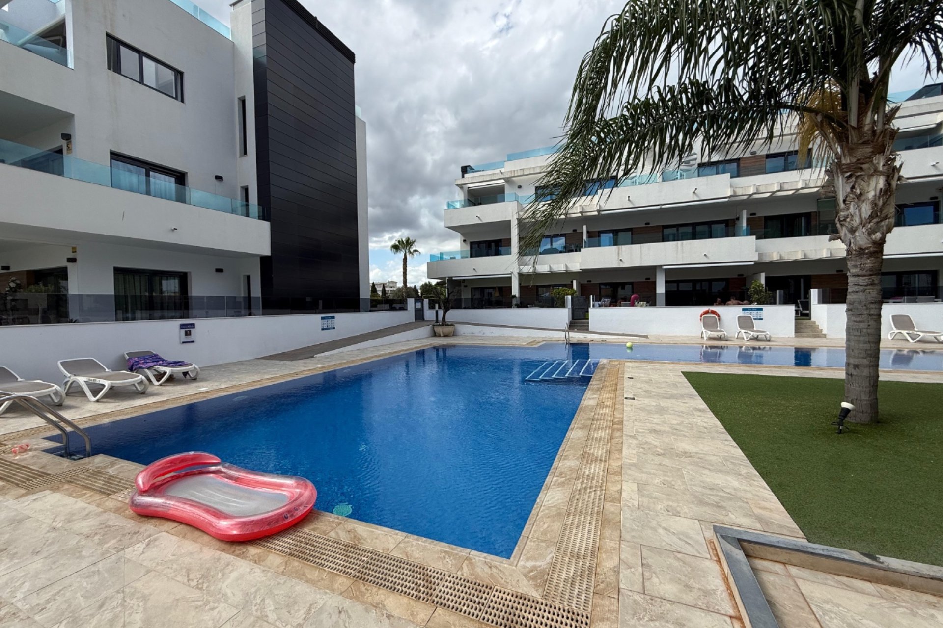 Alquiler corta estancia - Apartamento / piso -
Albir