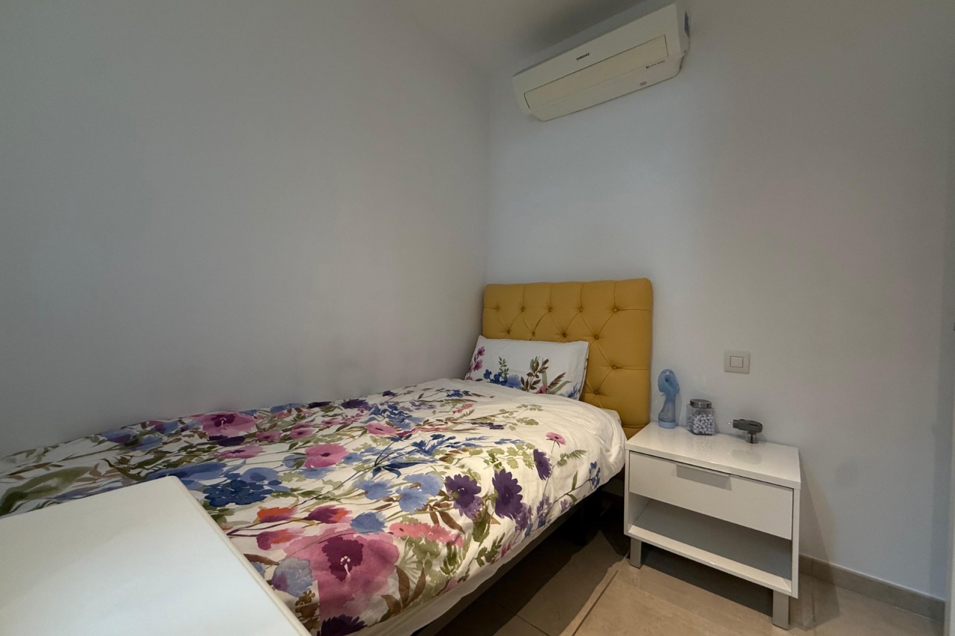 Alquiler corta estancia - Apartamento / piso -
Albir