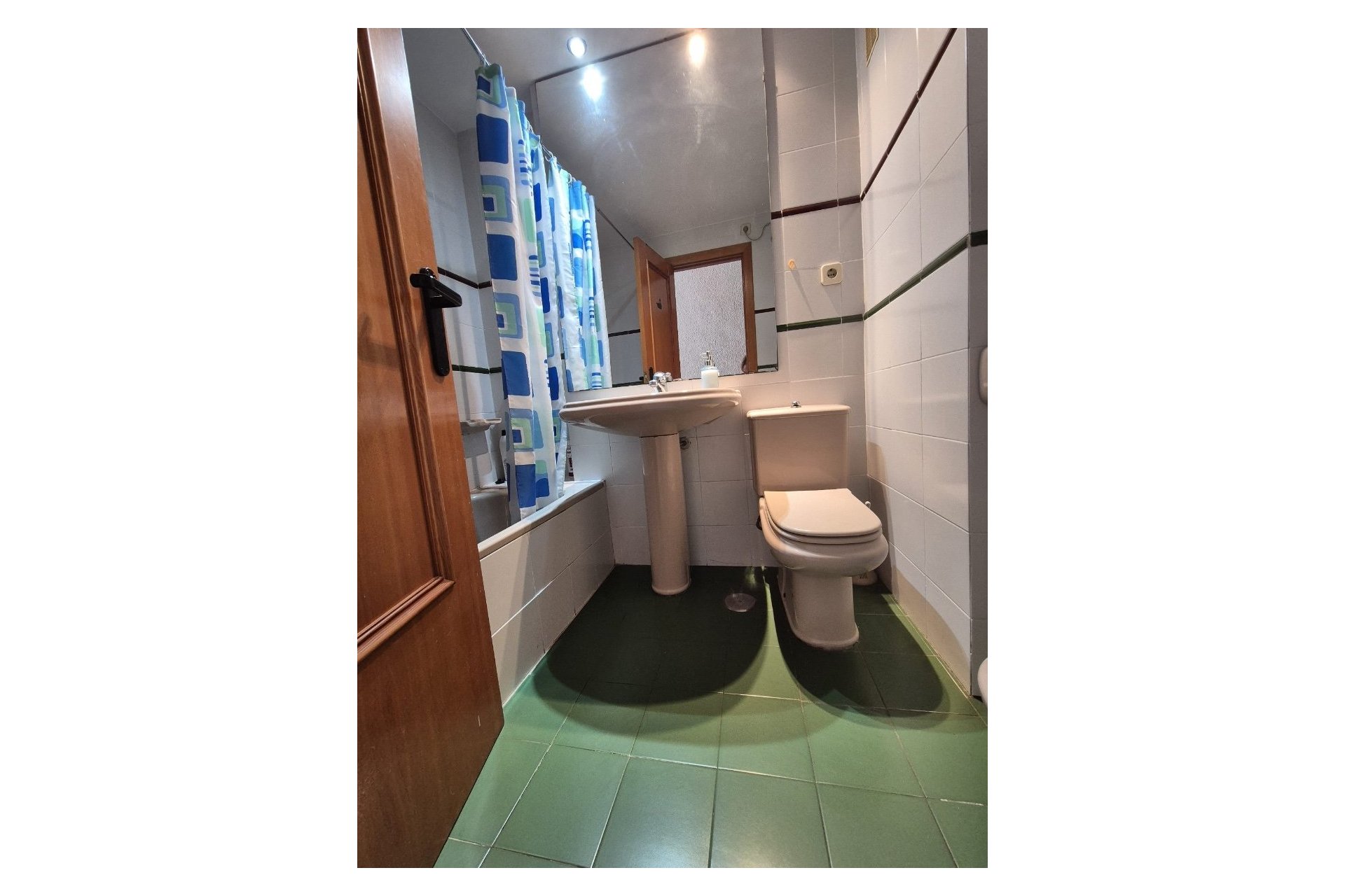 Alquiler corta estancia - Apartamento / piso -
Albir