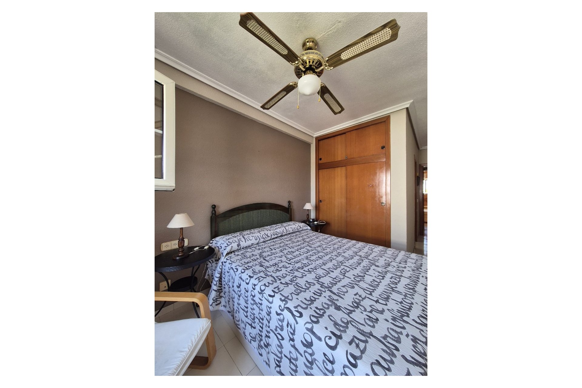 Alquiler corta estancia - Apartamento / piso -
Albir