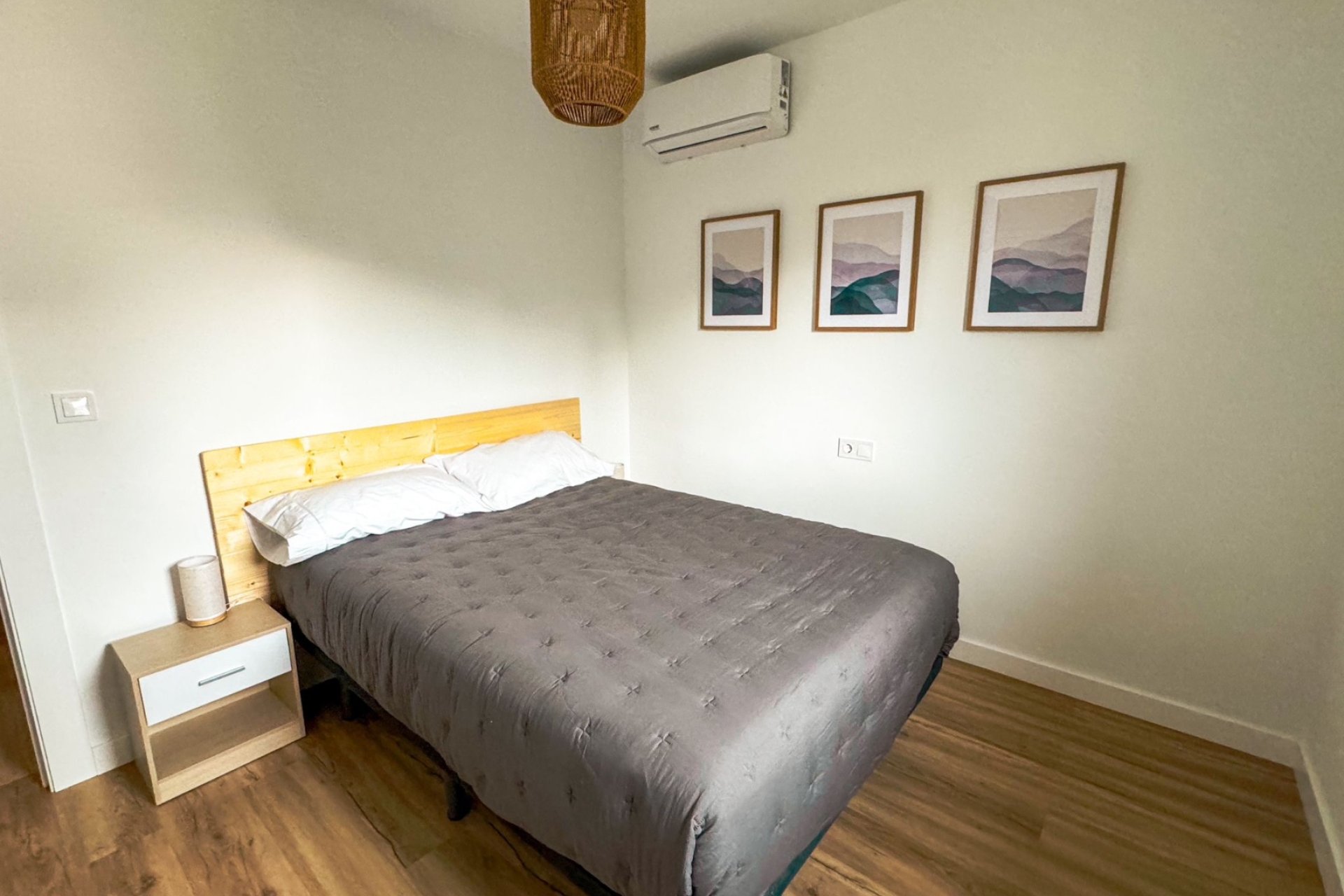 Alquiler corta estancia - Apartamento / piso -
Albir