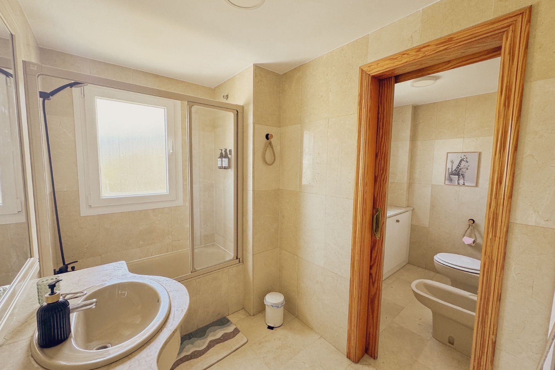 Alquiler corta estancia - Apartamento / piso -
Albir