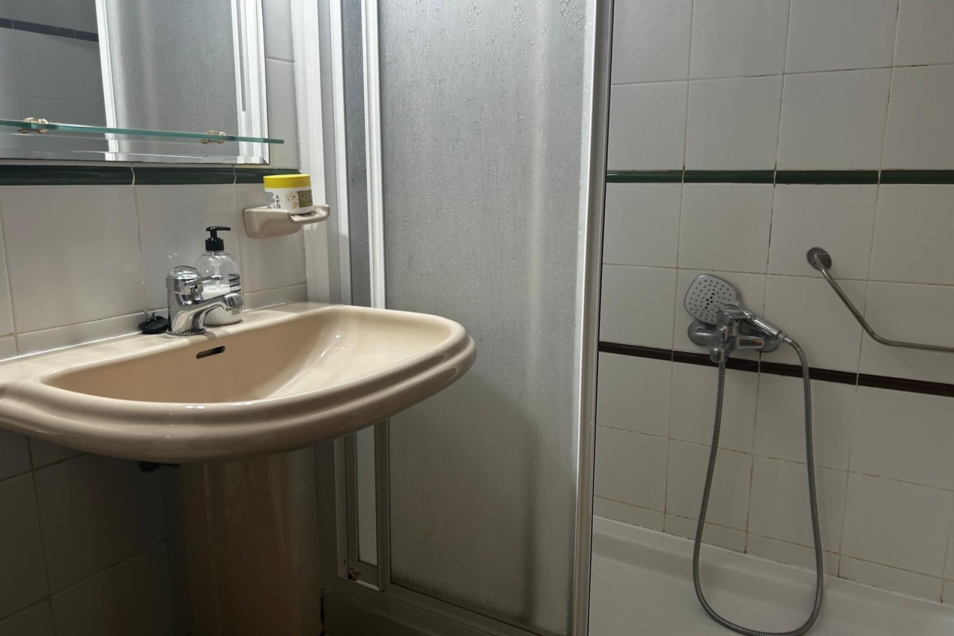 Alquiler corta estancia - Apartamento / piso -
Albir