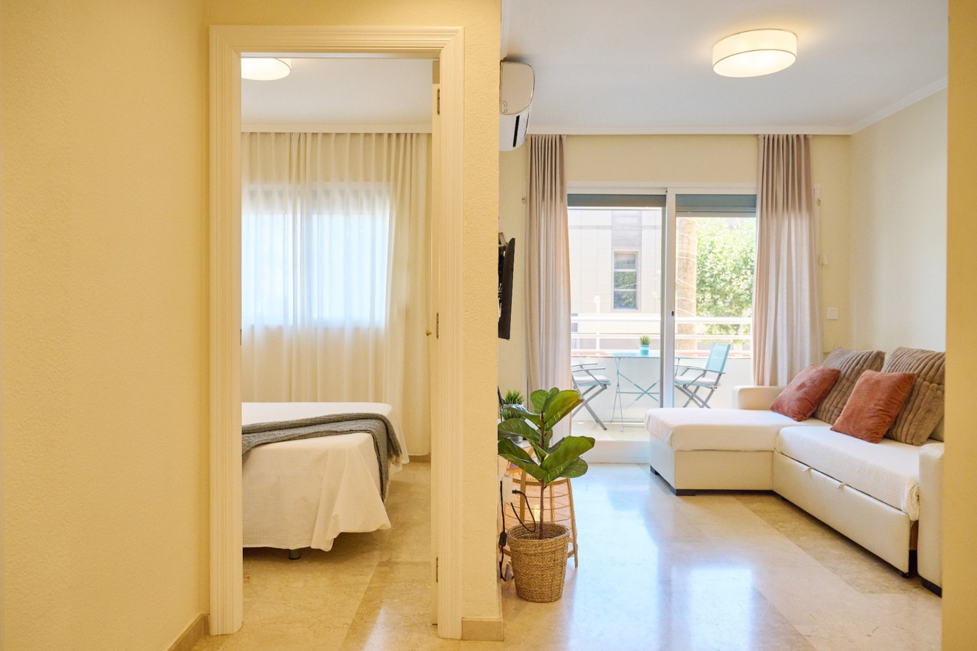 Alquiler corta estancia - Apartamento / Piso -
Albir