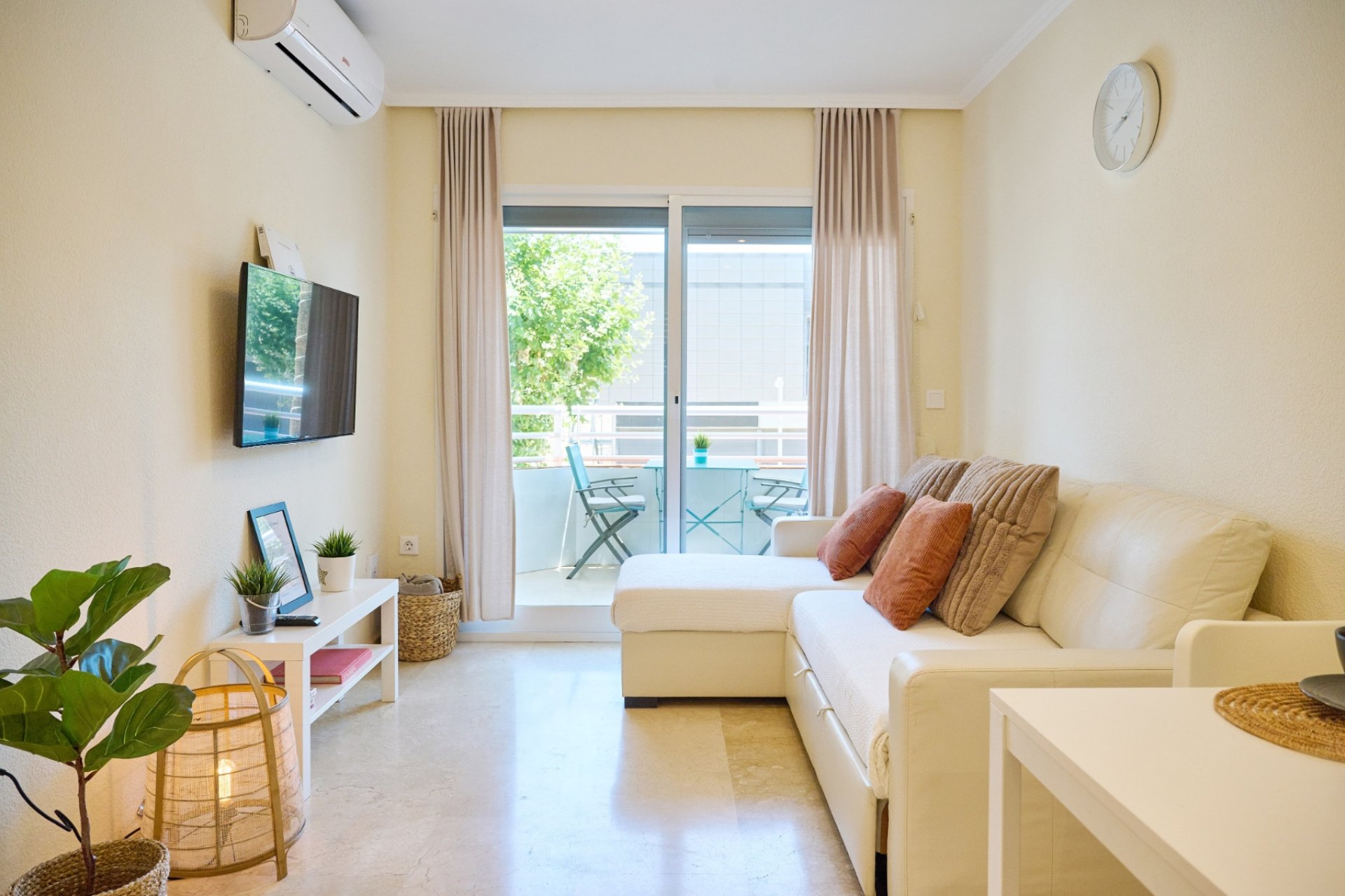 Alquiler corta estancia - Apartamento / Piso -
Albir