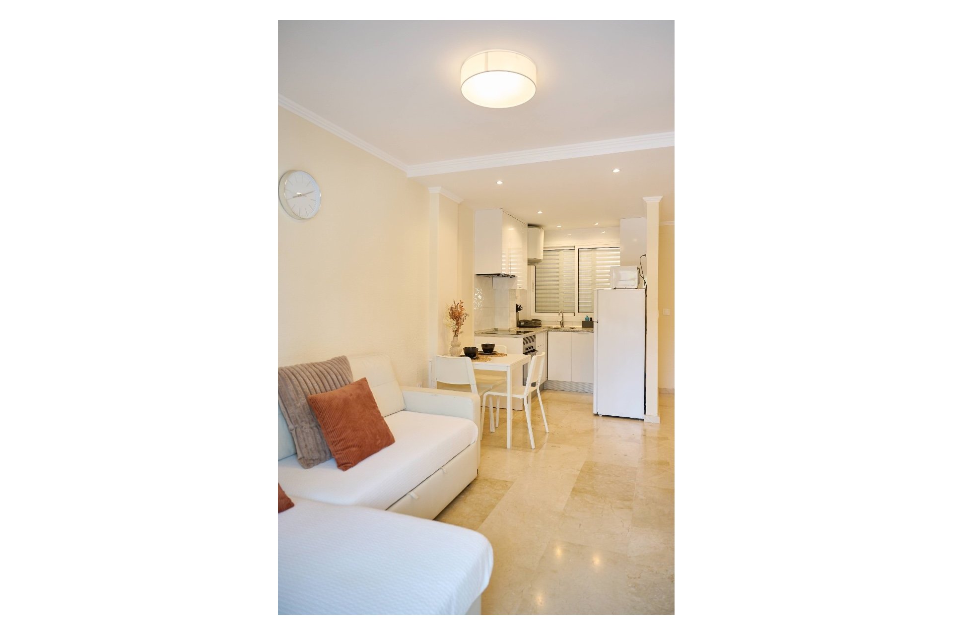 Alquiler corta estancia - Apartamento / Piso -
Albir