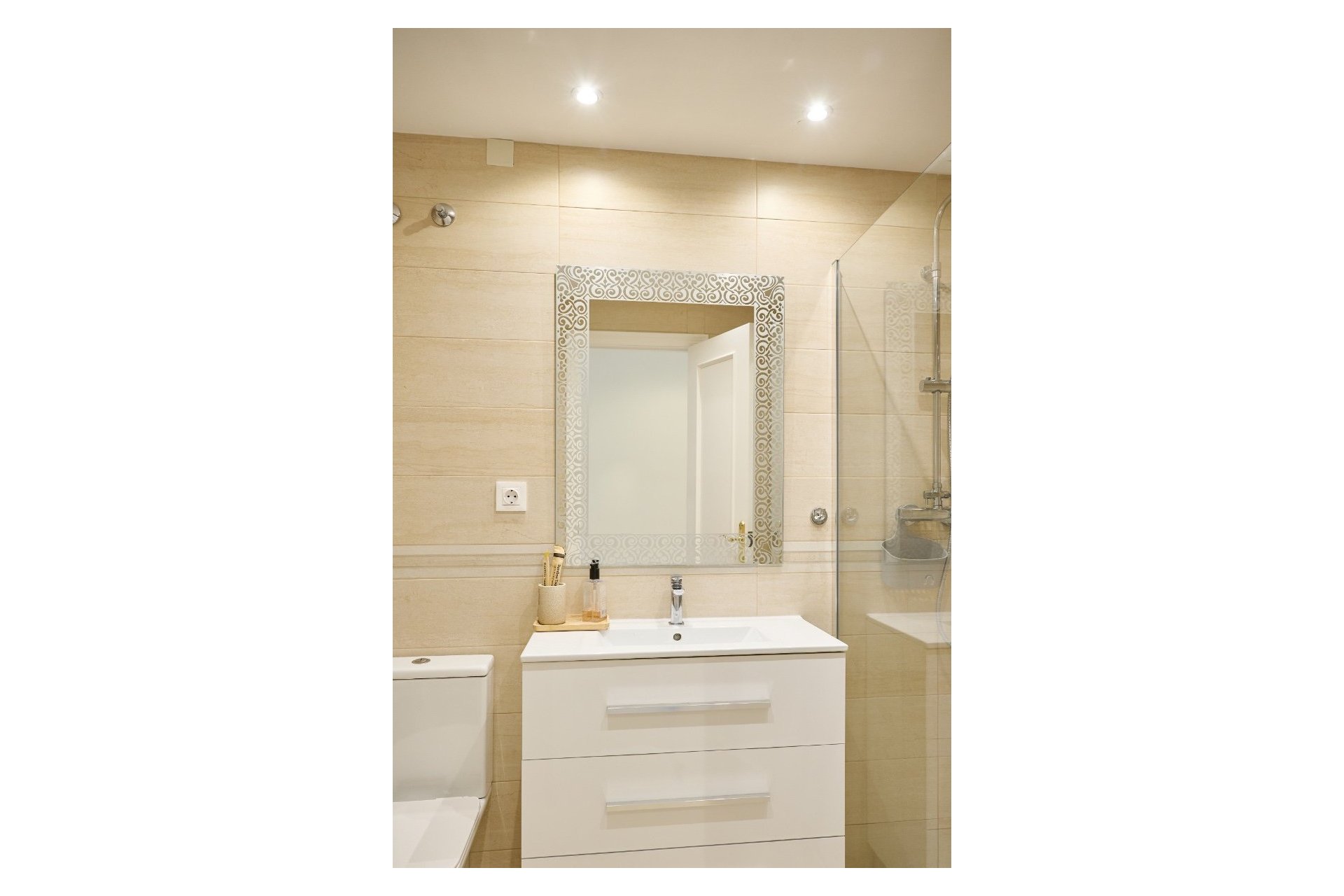 Alquiler corta estancia - Apartamento / Piso -
Albir