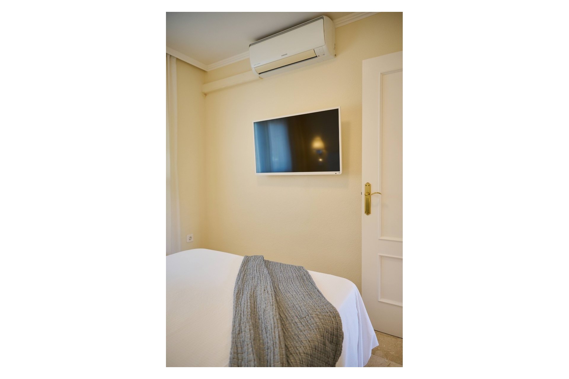 Alquiler corta estancia - Apartamento / Piso -
Albir