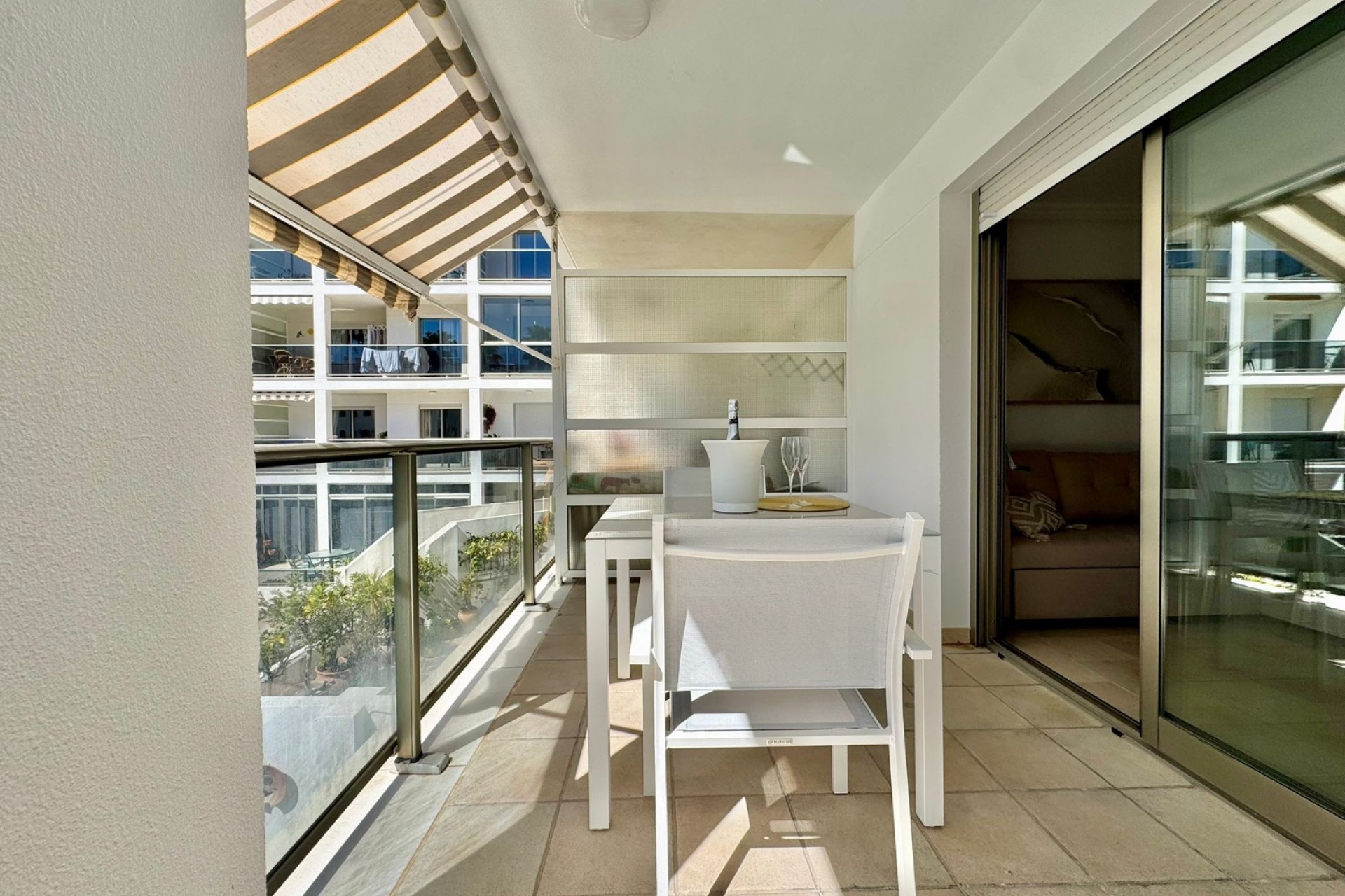 Alquiler corta estancia - Apartamento / Piso -
Albir