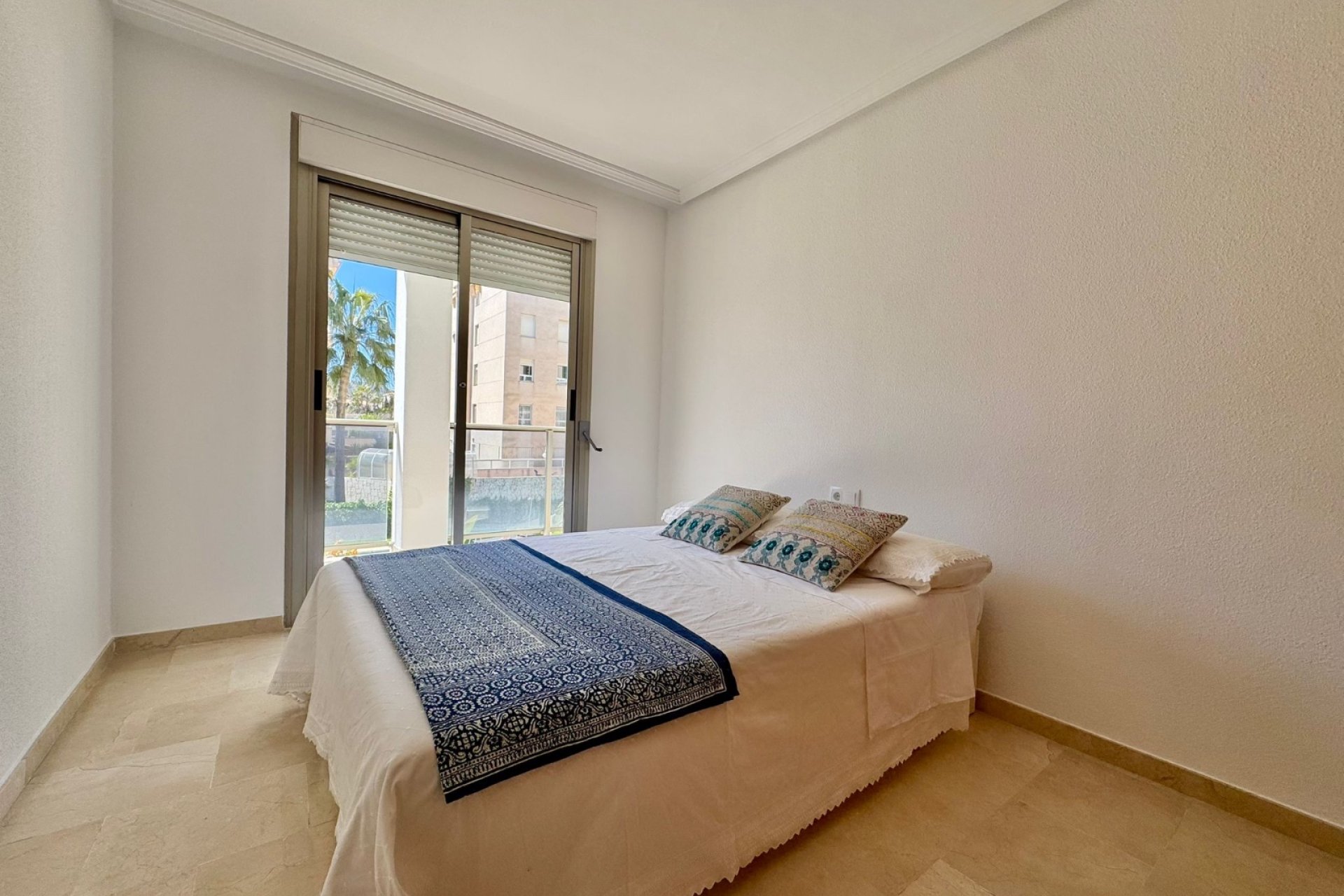 Alquiler corta estancia - Apartamento / Piso -
Albir