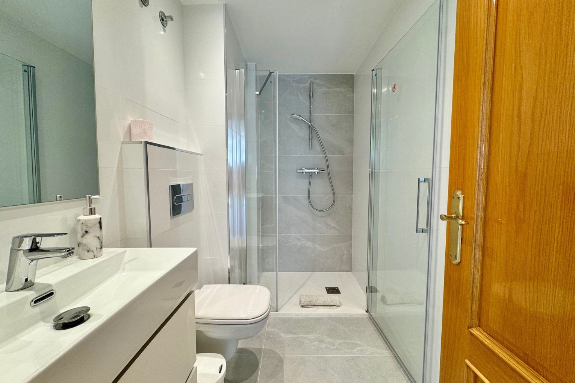 Alquiler corta estancia - Apartamento / Piso -
Albir