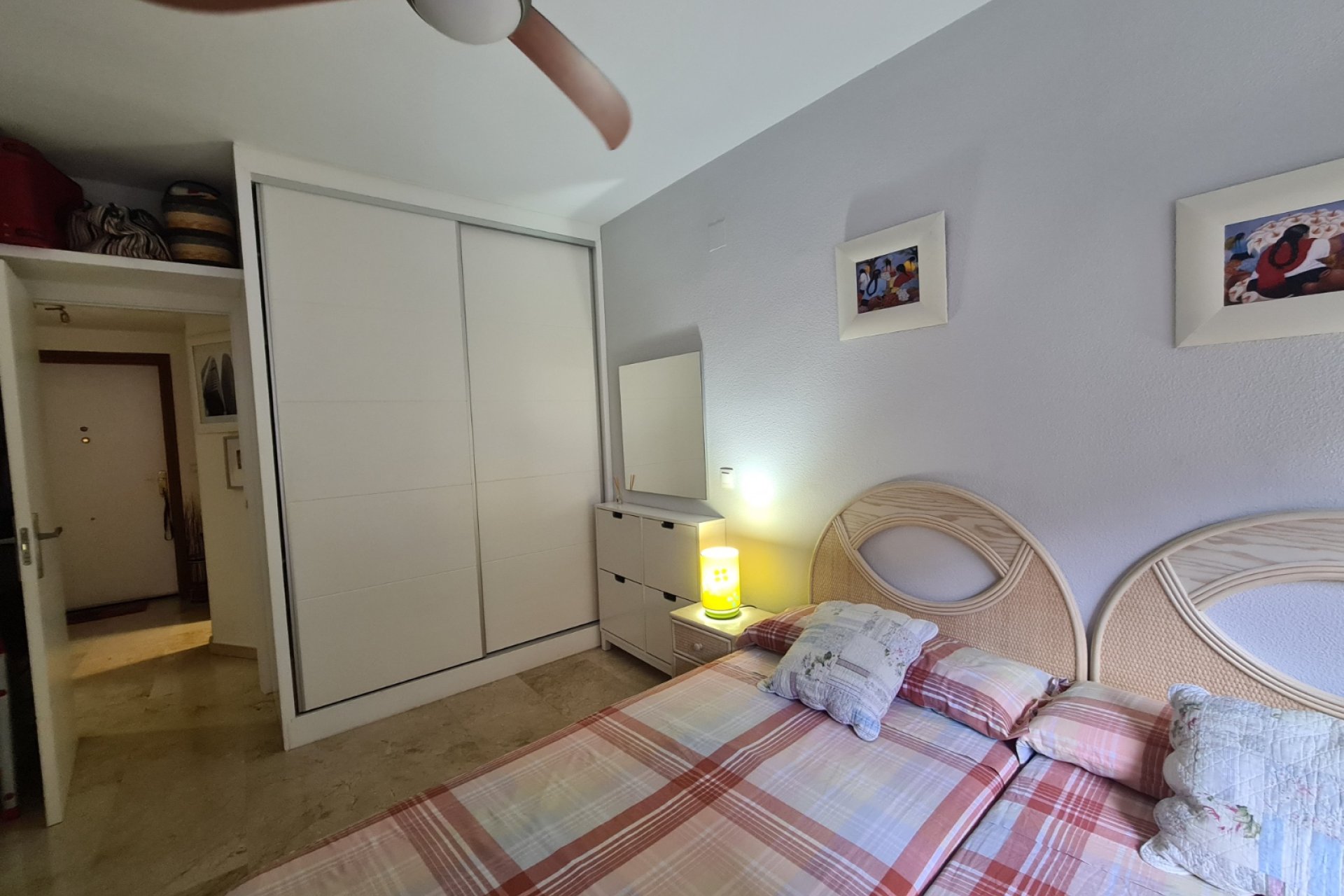 Alquiler corta estancia - Apartamento / piso -
Albir