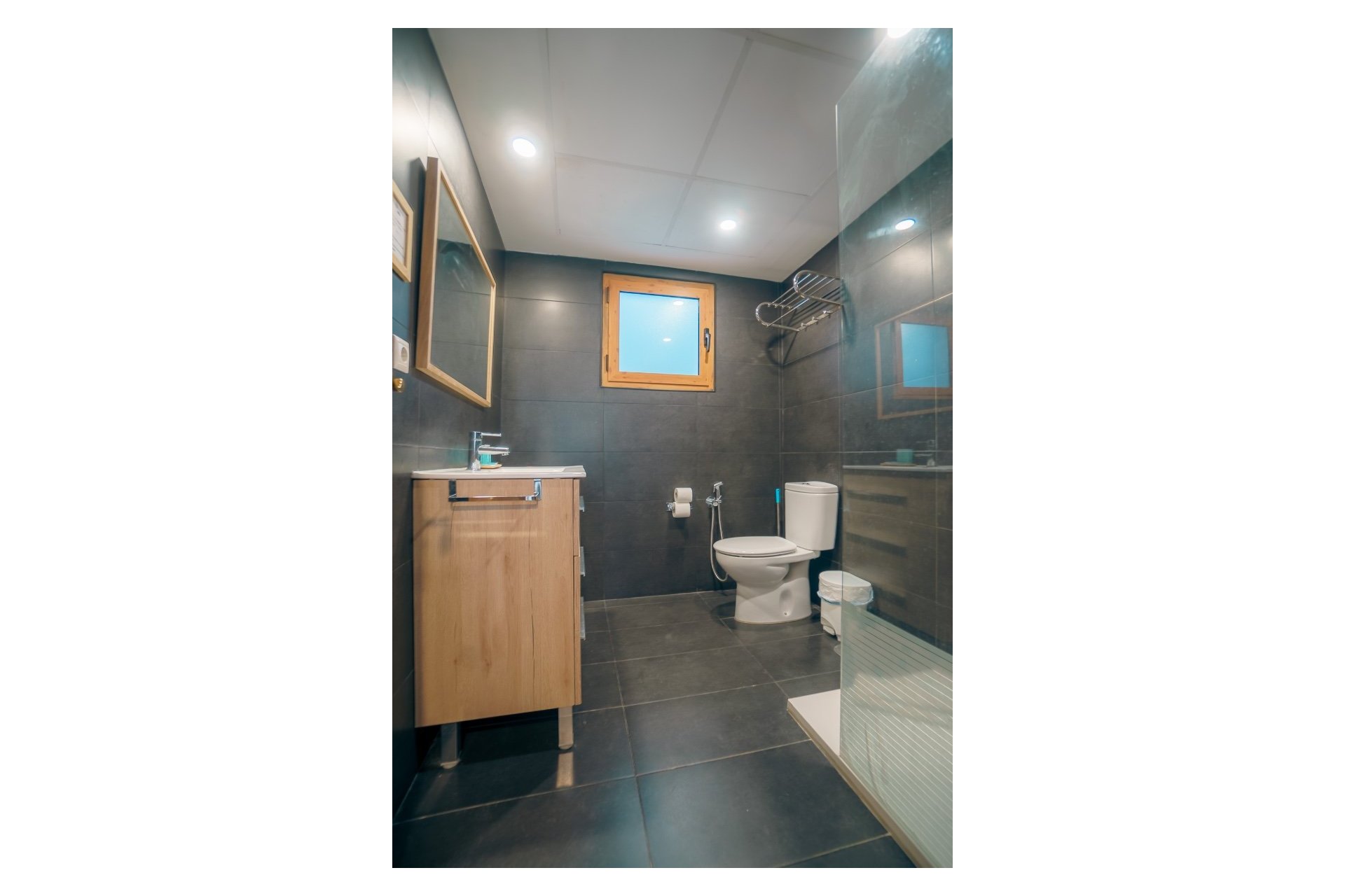 Alquiler corta estancia - Apartamento / piso -
Albir