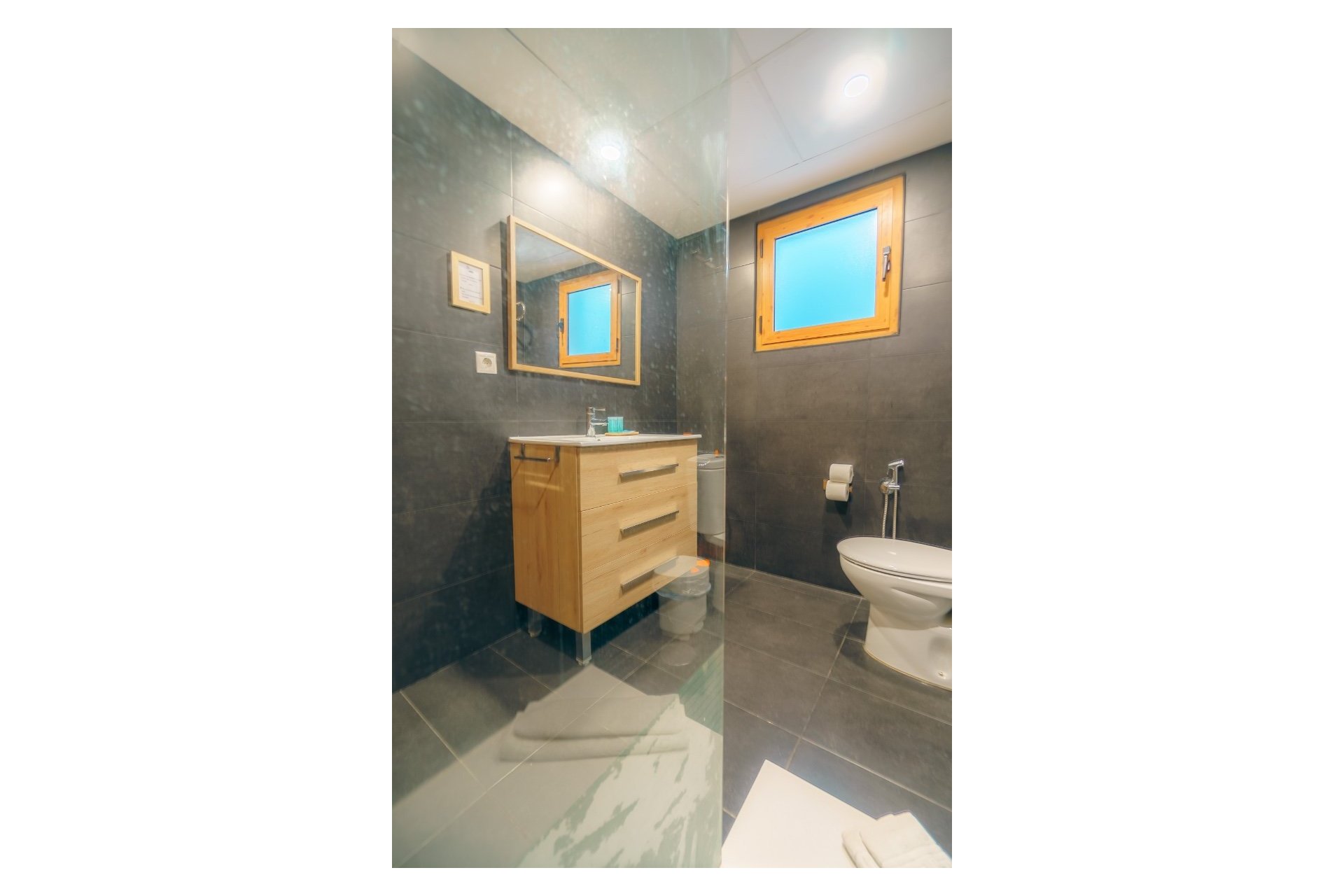 Alquiler corta estancia - Apartamento / piso -
Albir