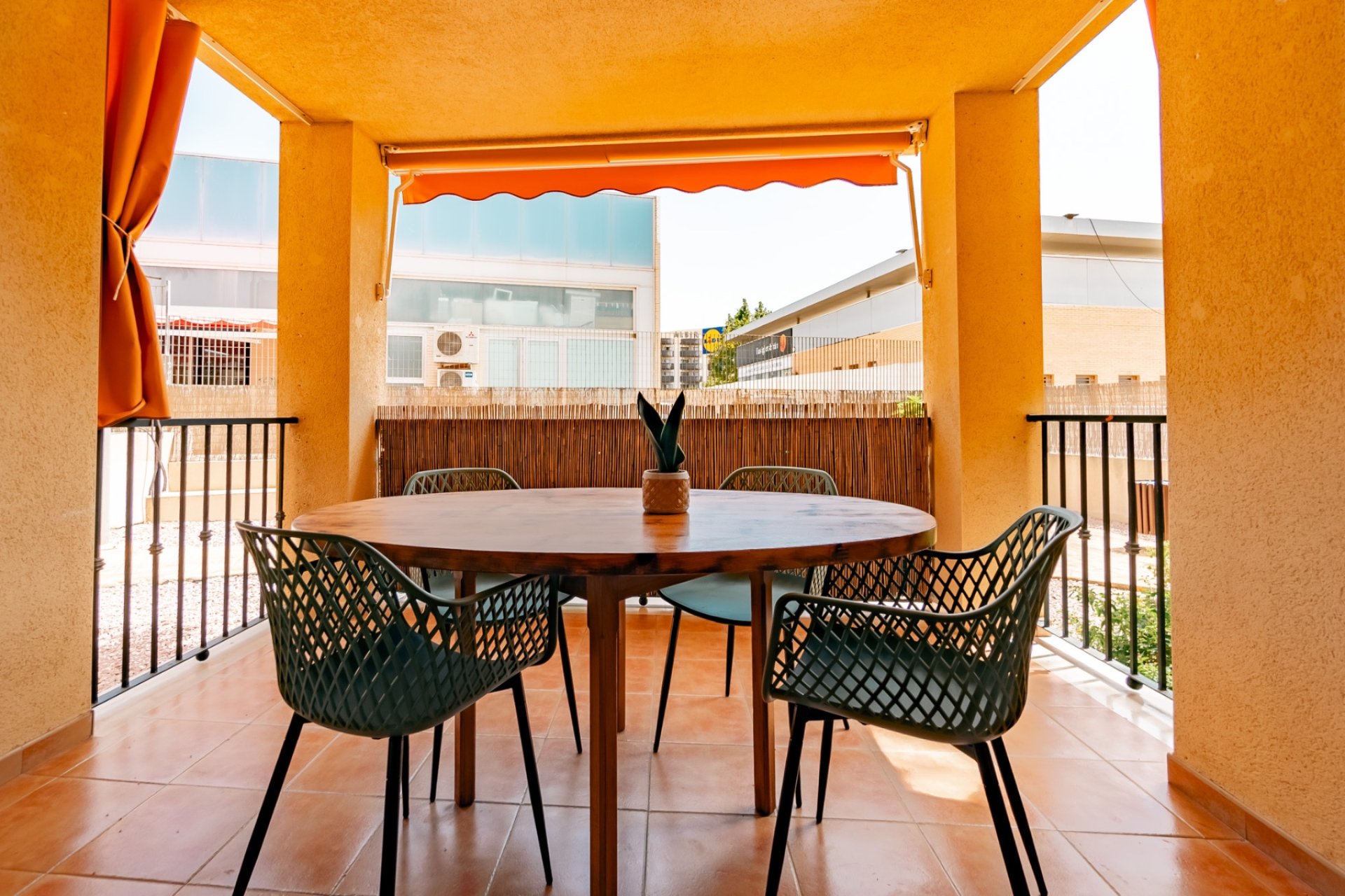 Alquiler corta estancia - Apartamento / piso -
Albir