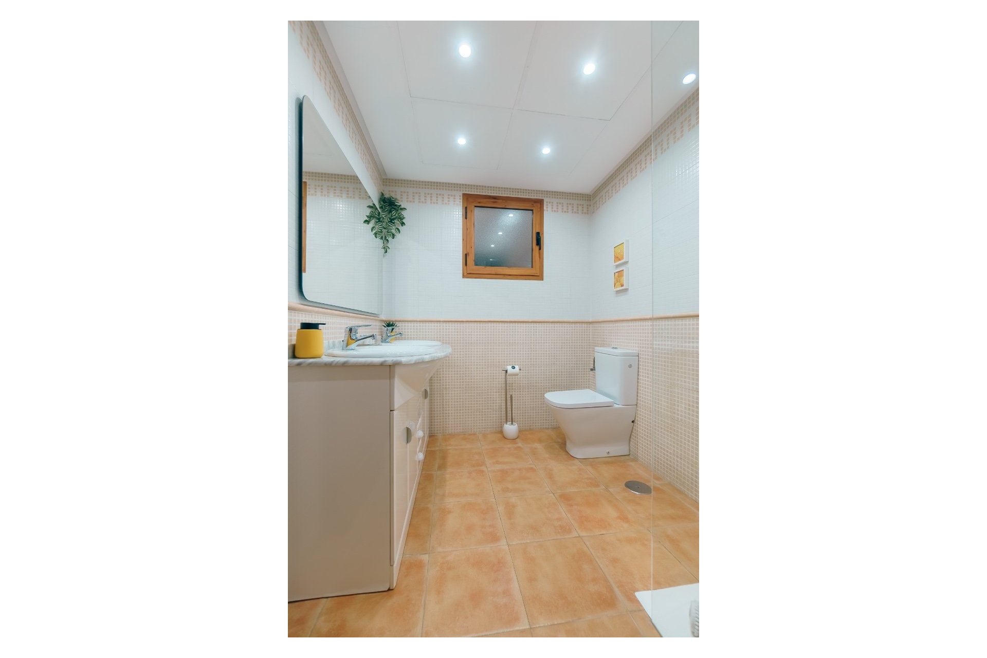 Alquiler corta estancia - Apartamento / piso -
Albir
