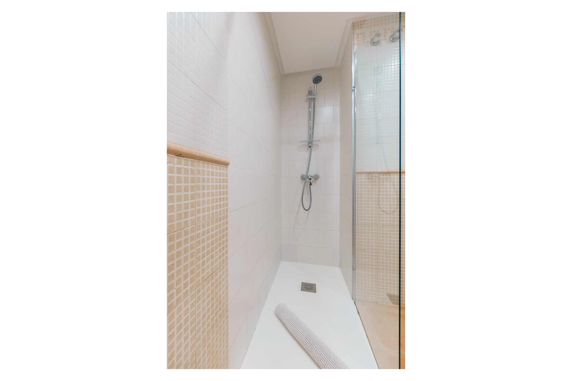 Alquiler corta estancia - Apartamento / piso -
Albir