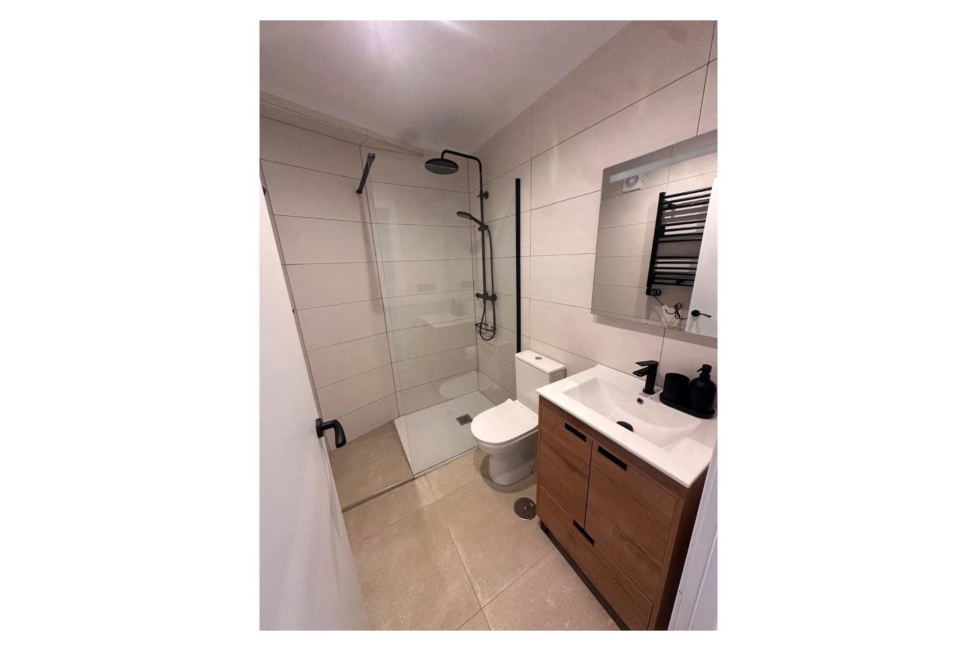 Alquiler corta estancia - Apartamento / Piso -
Benidorm