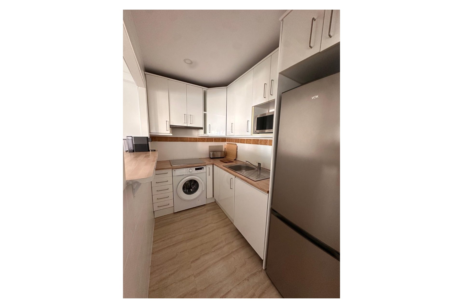 Alquiler corta estancia - Apartamento / Piso -
Benidorm