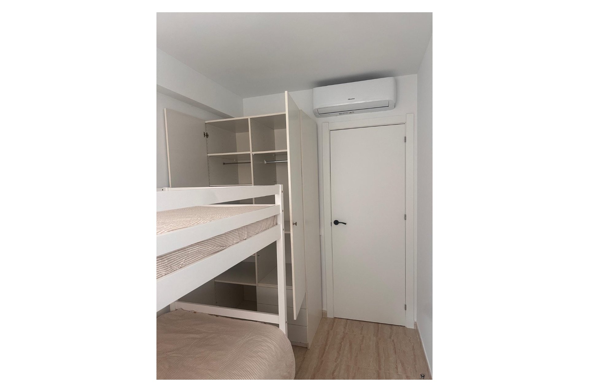 Alquiler corta estancia - Apartamento / Piso -
Benidorm