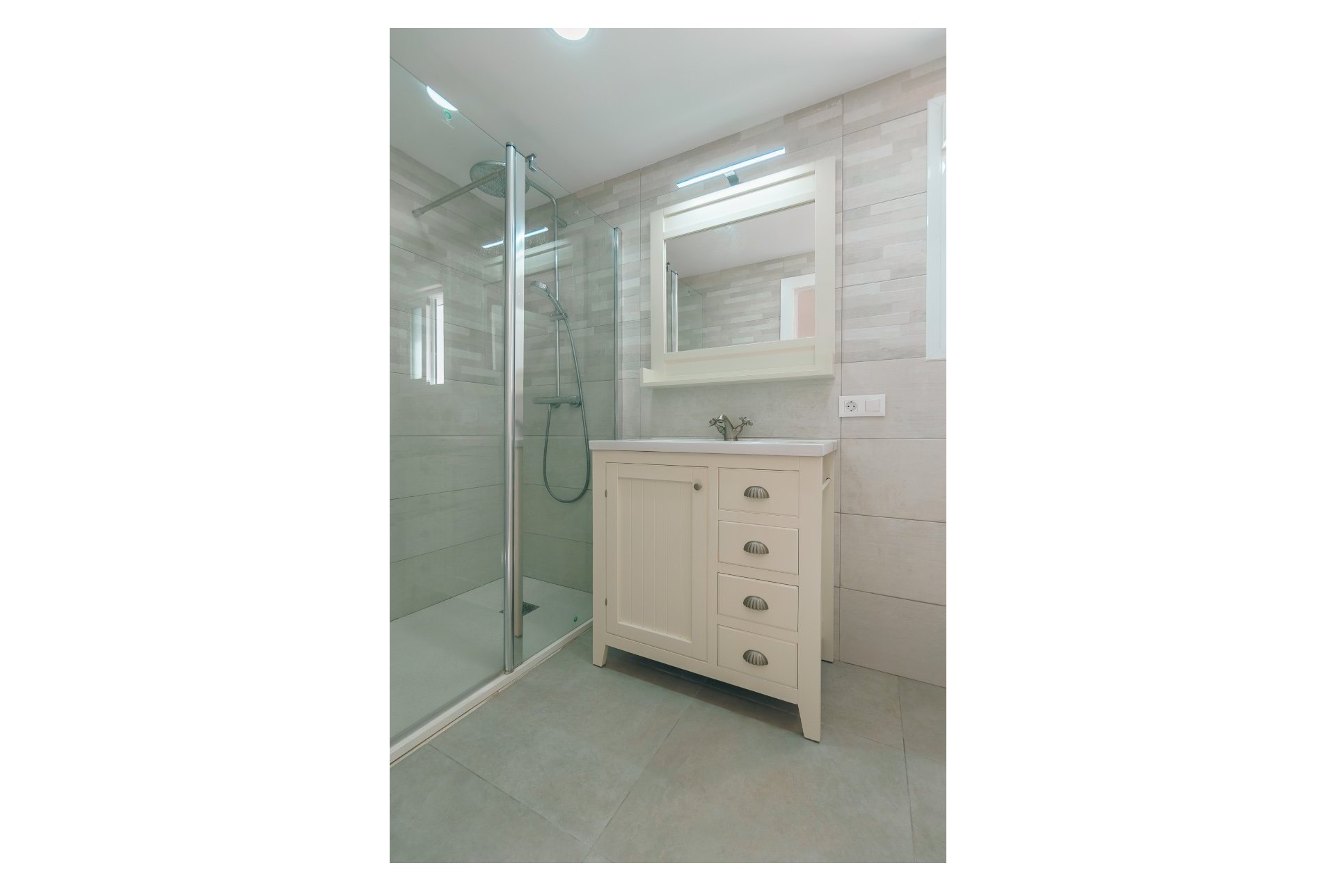 Alquiler corta estancia - Chalet / Villa  -
Albir