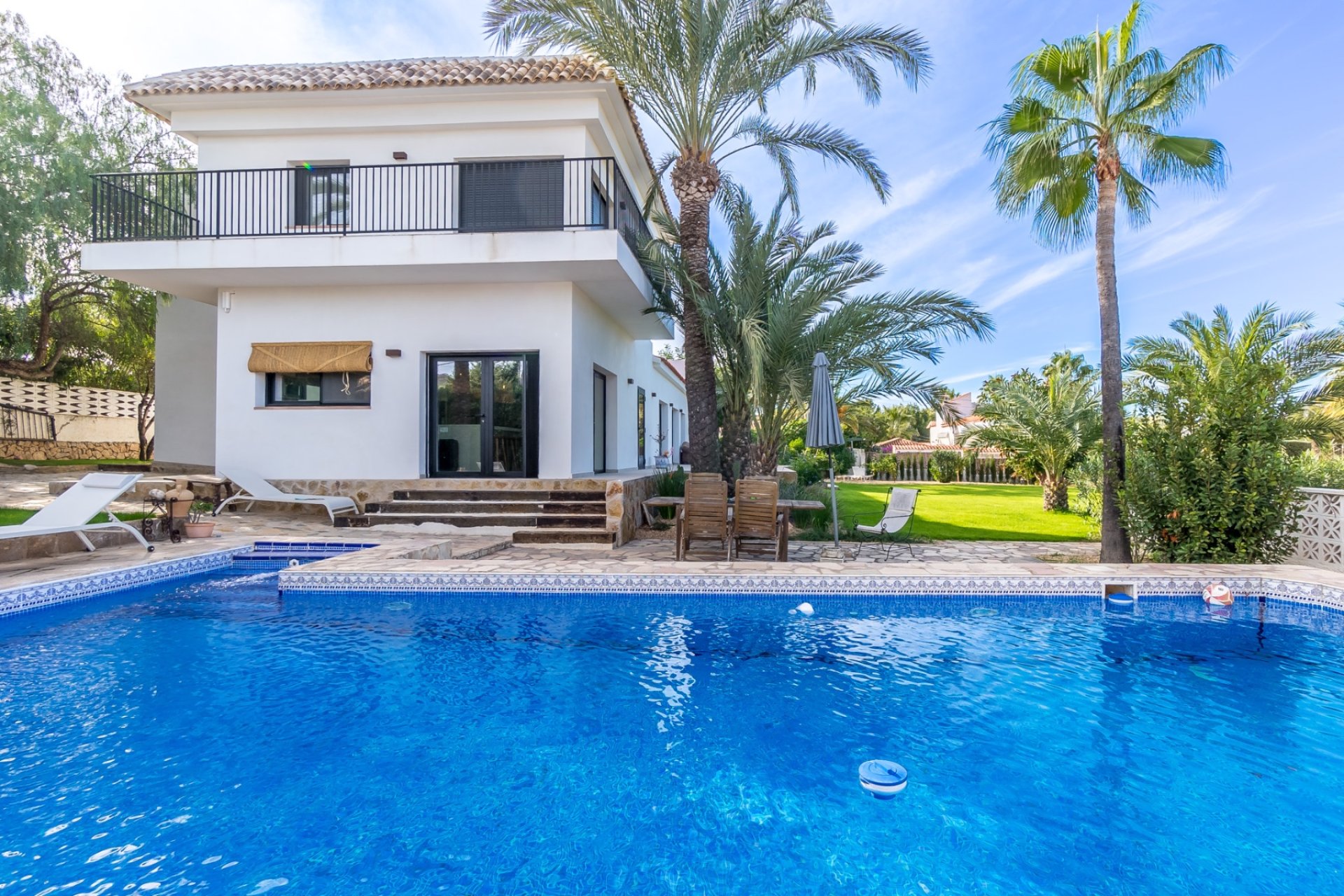 Alquiler corta estancia - Chalet / Villa  -
Albir