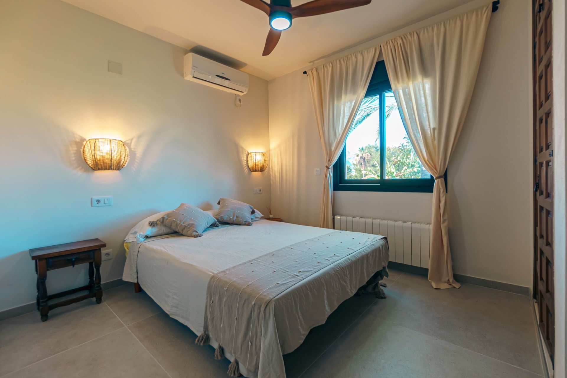 Alquiler corta estancia - Chalet / Villa  -
Albir