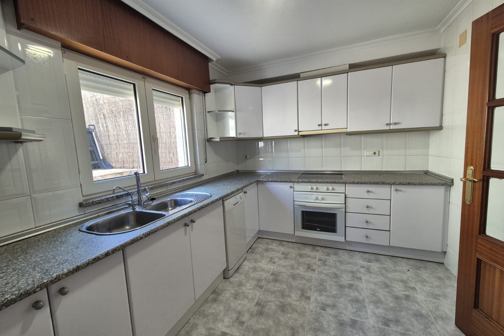  Alquiler larga estancia - Adosado -
Albir