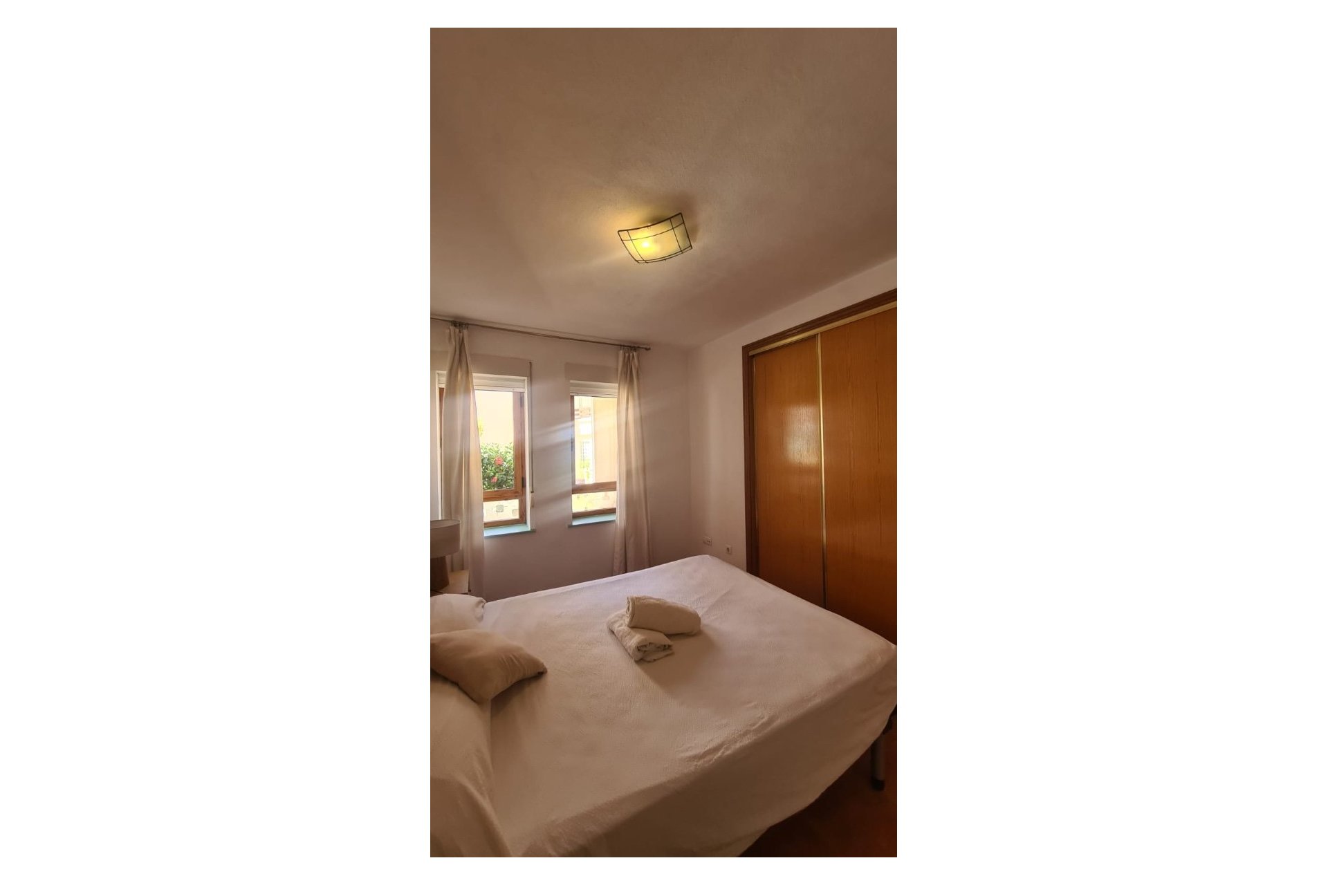  Alquiler larga estancia - Apartamento / piso -
Albir