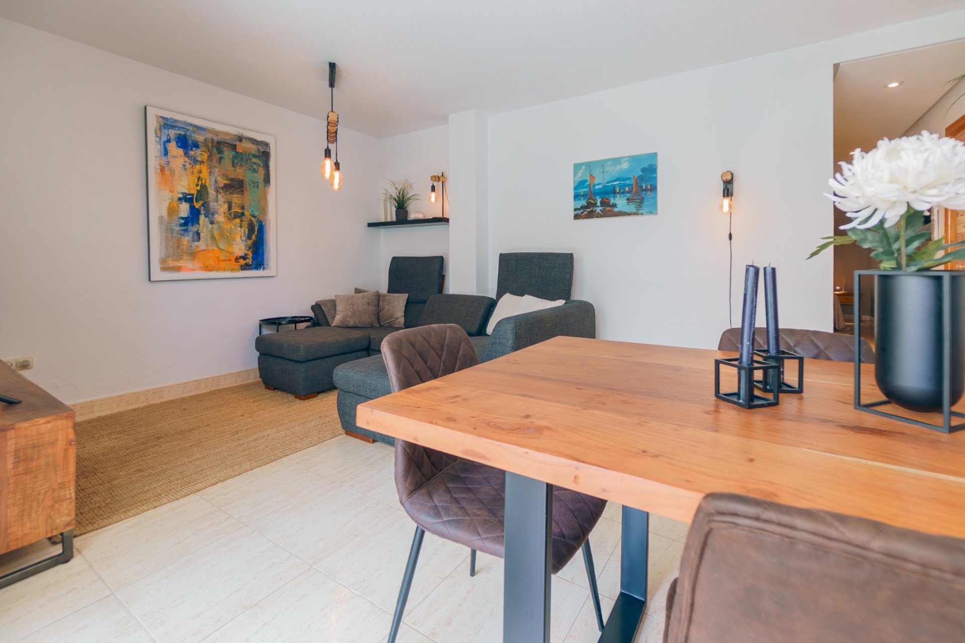  Alquiler larga estancia - Apartamento / piso -
Albir