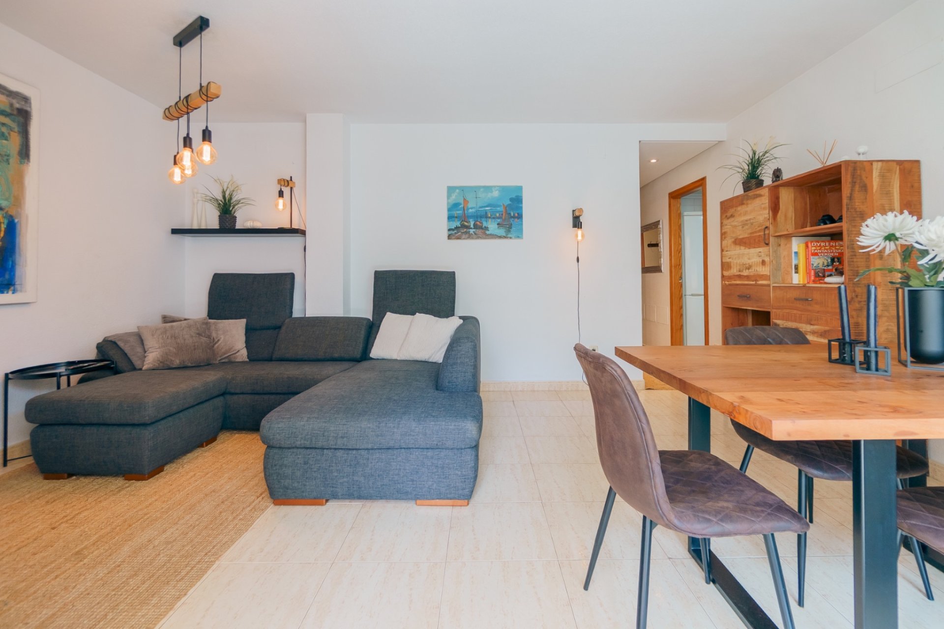  Alquiler larga estancia - Apartamento / piso -
Albir