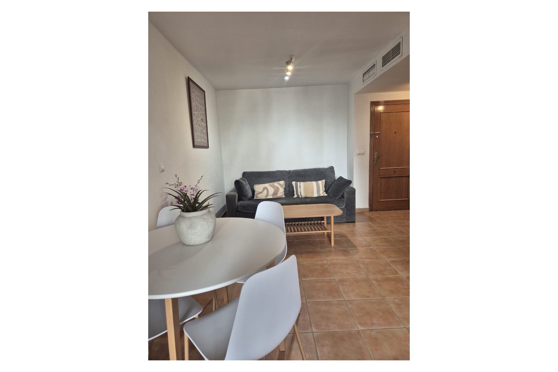  Alquiler larga estancia - Apartamento / piso -
Albir