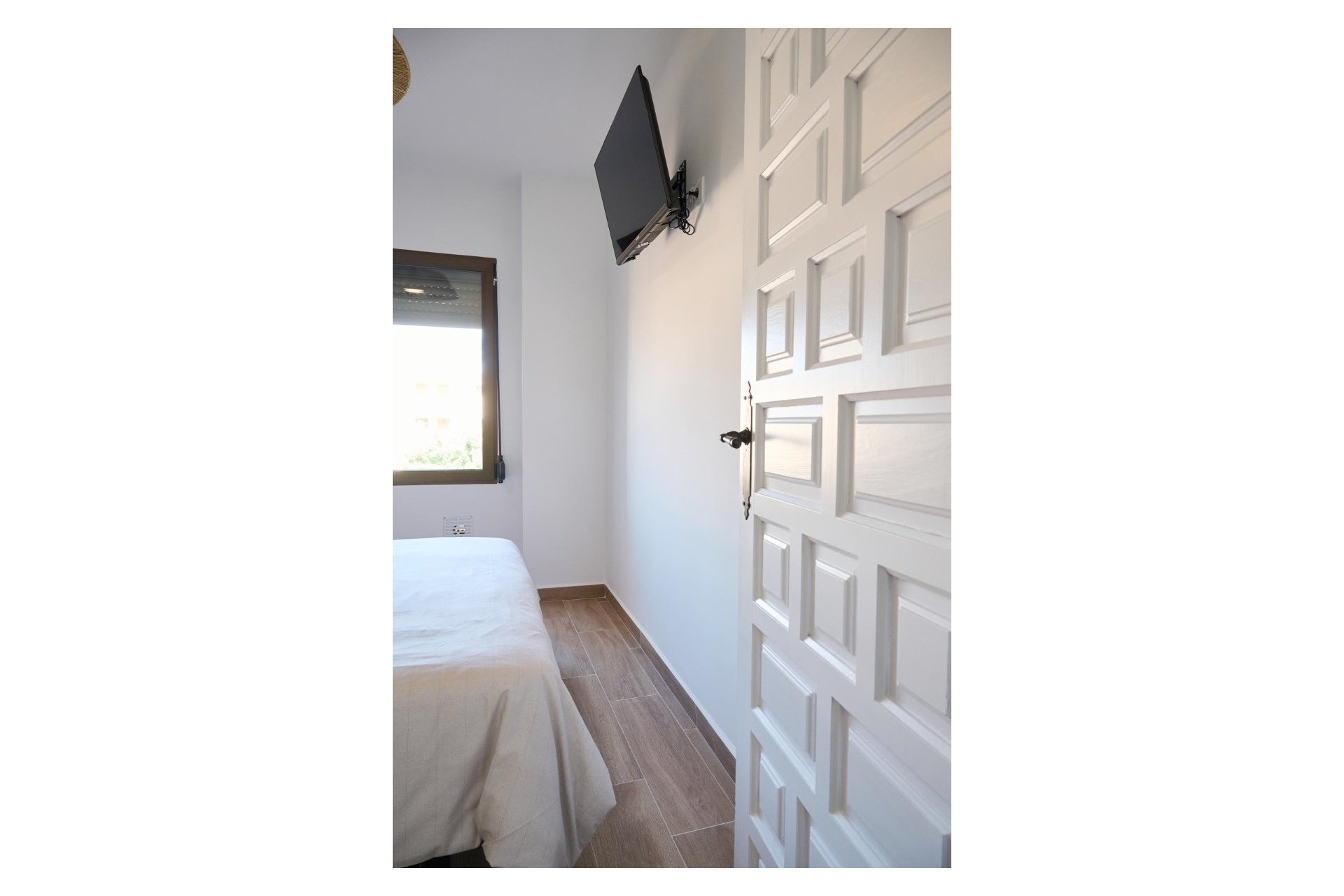  Alquiler larga estancia - Apartamento / piso -
Albir