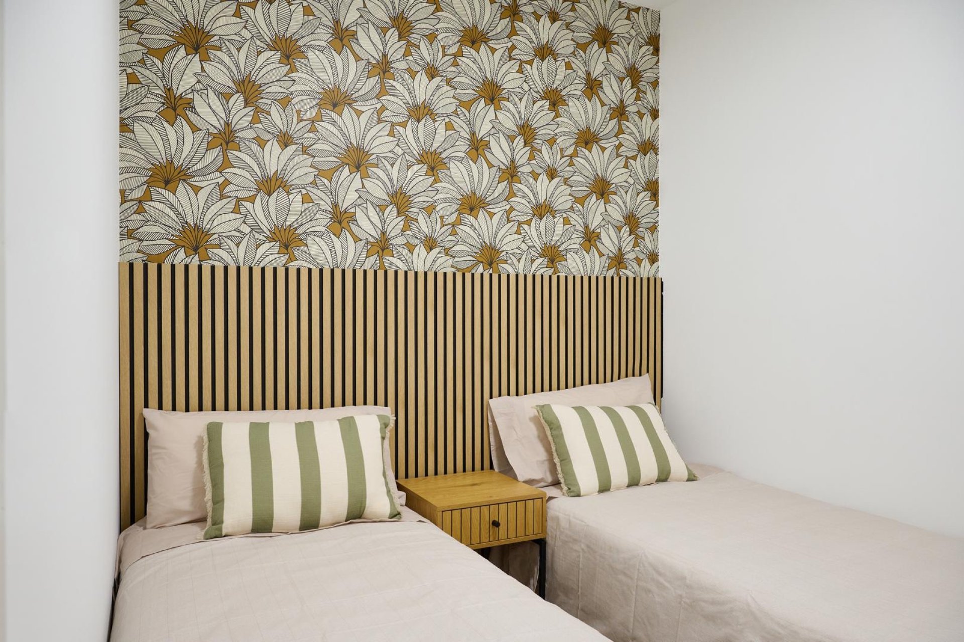  Alquiler larga estancia - Apartamento / piso -
Albir