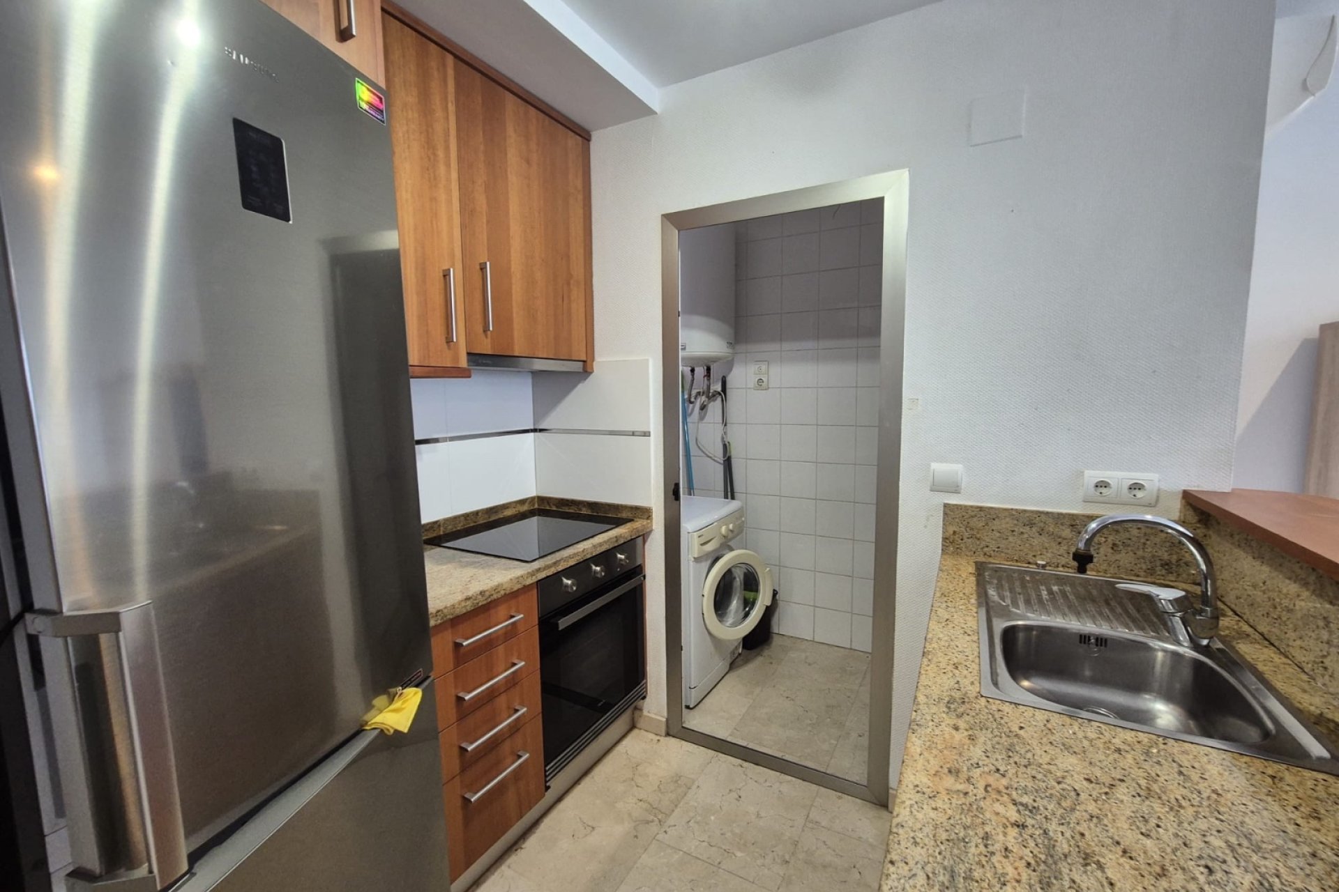  Alquiler larga estancia - Apartamento / piso -
Albir