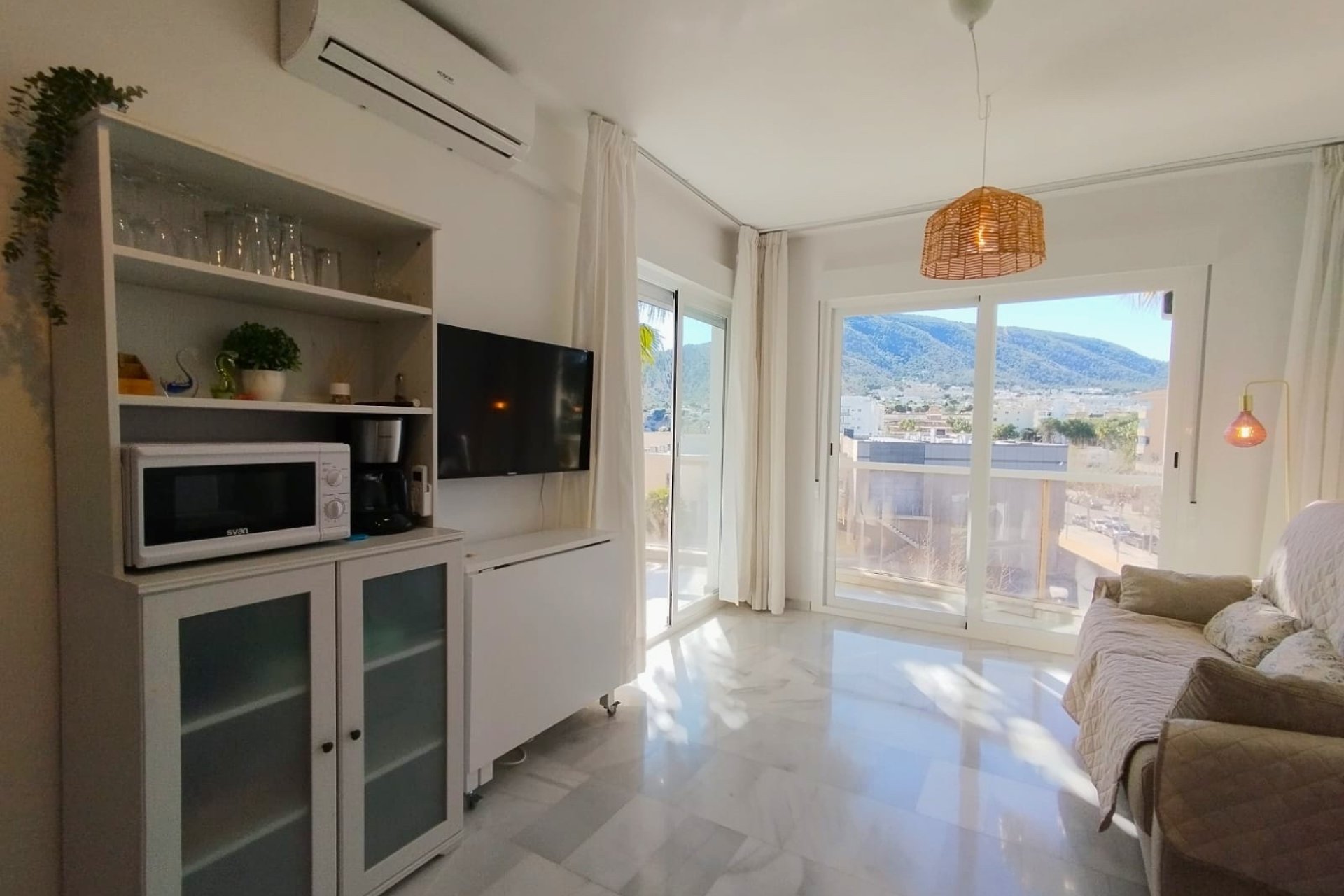  Alquiler larga estancia - Apartamento / piso -
Albir