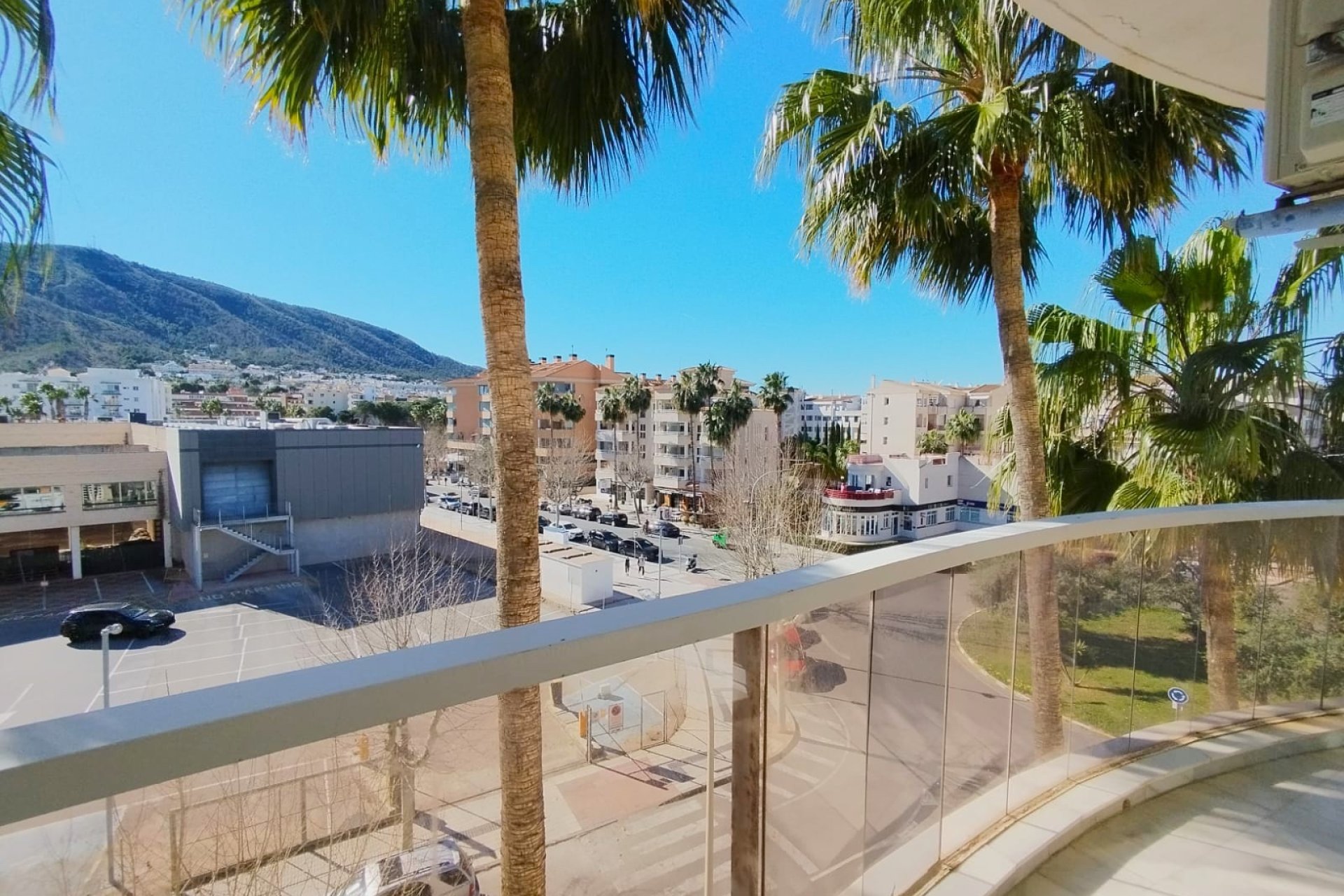  Alquiler larga estancia - Apartamento / piso -
Albir
