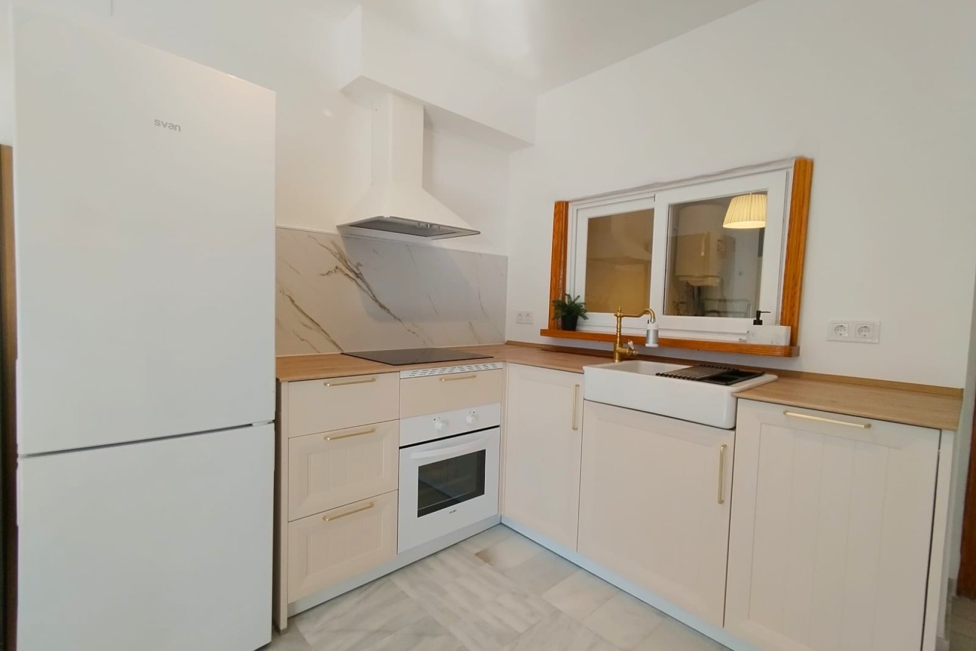  Alquiler larga estancia - Apartamento / piso -
Albir