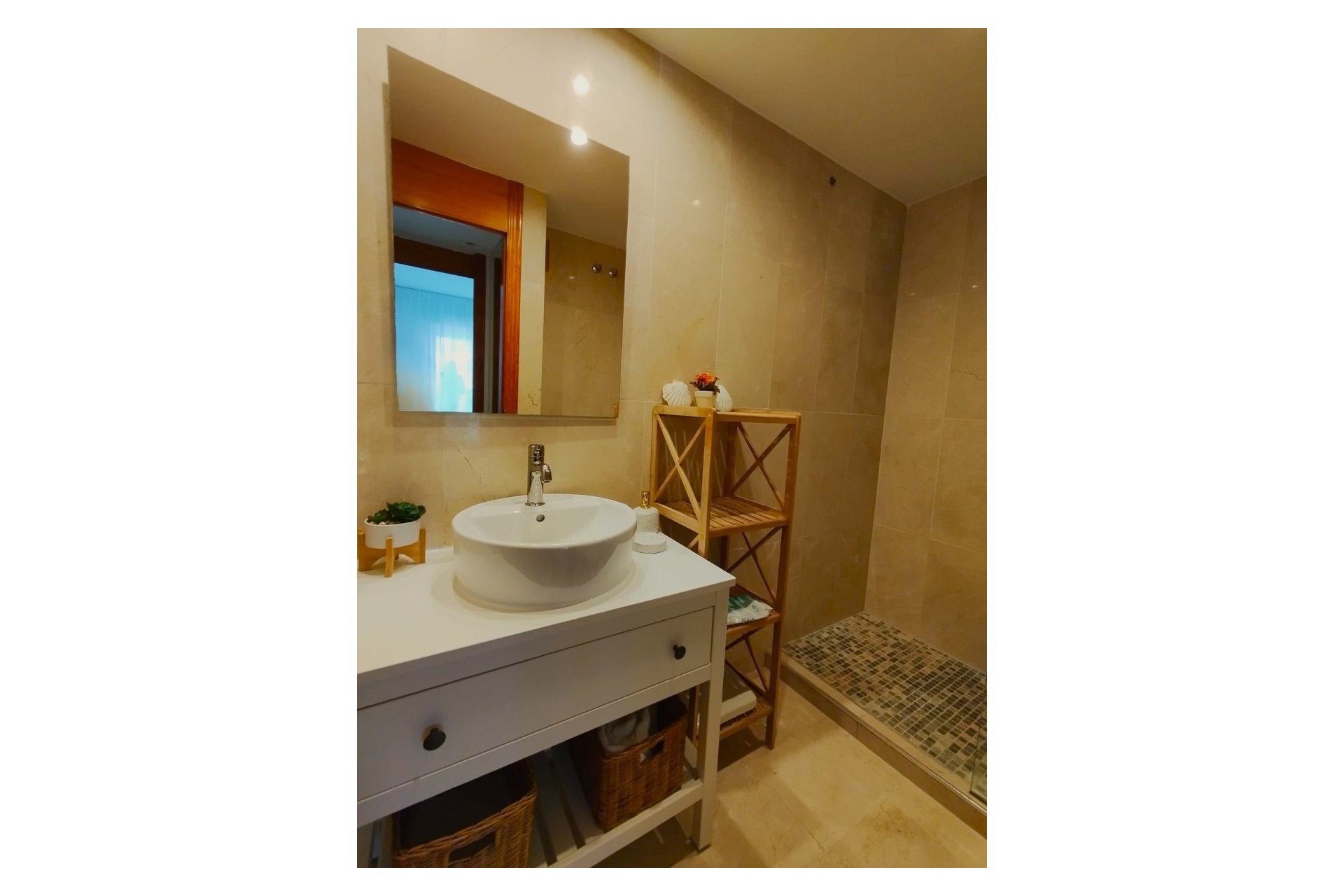  Alquiler larga estancia - Apartamento / piso -
Albir