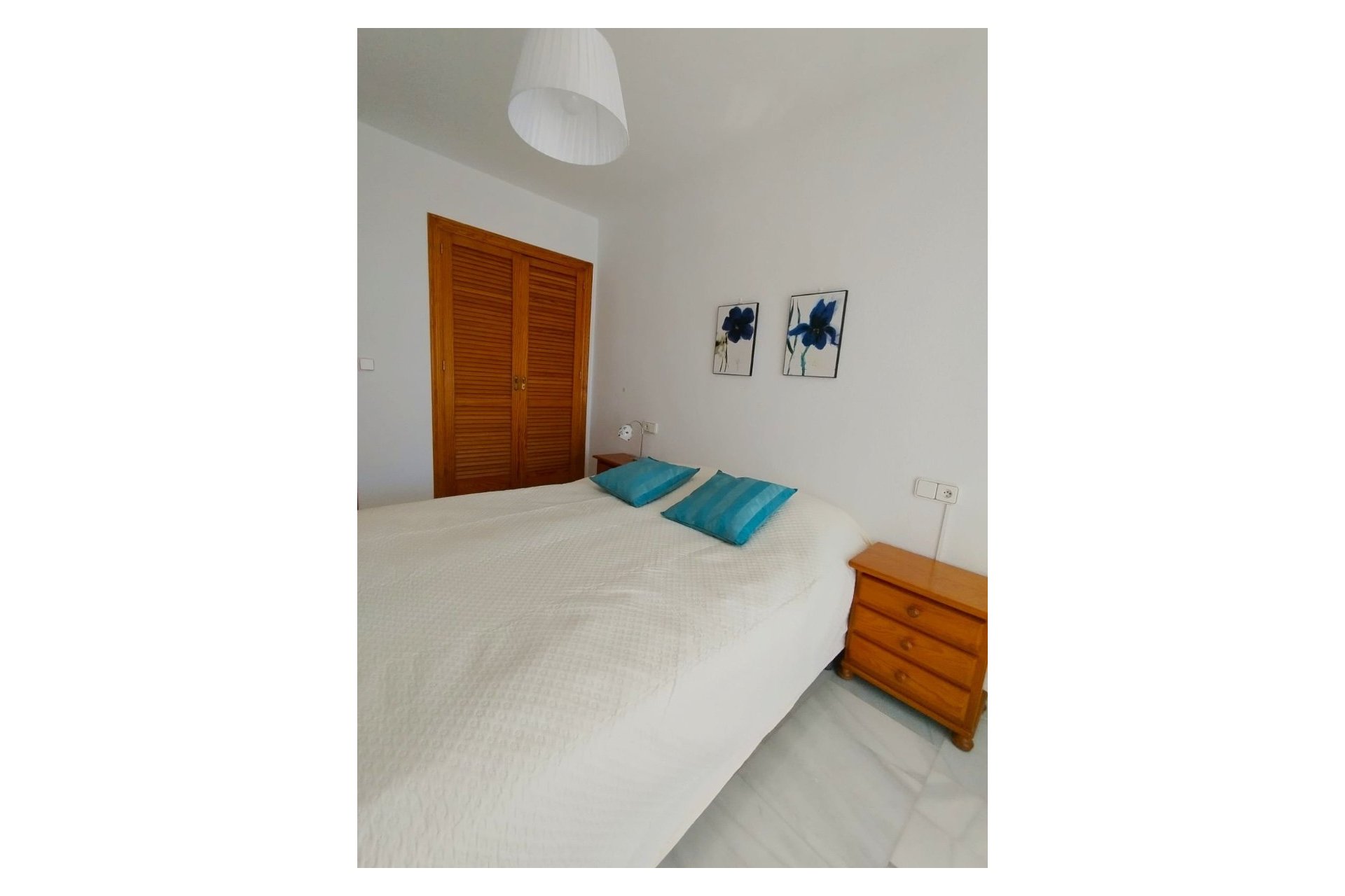 Alquiler larga estancia - Apartamento / piso -
Albir