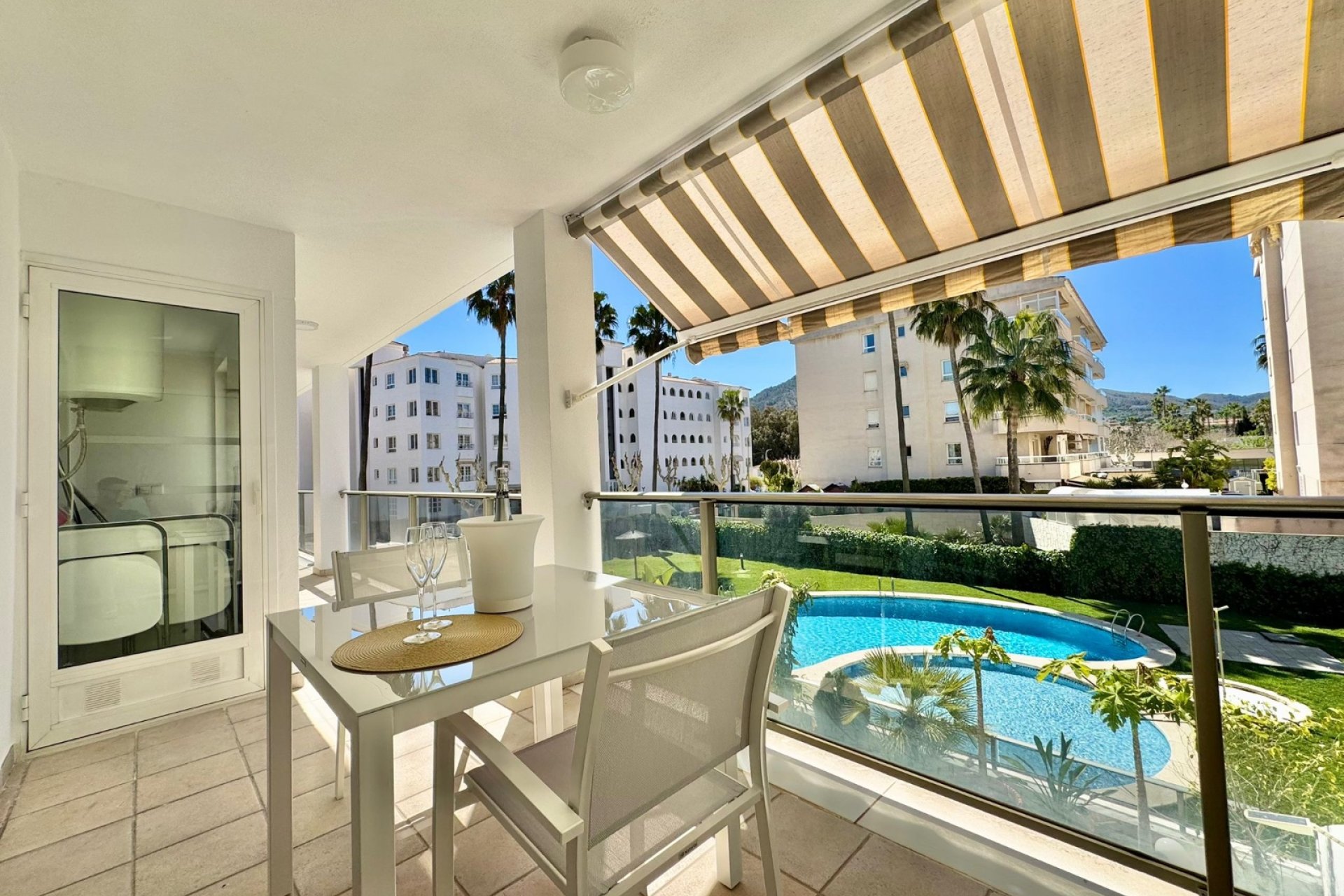 Alquiler larga estancia - Apartamento / Piso -
Albir